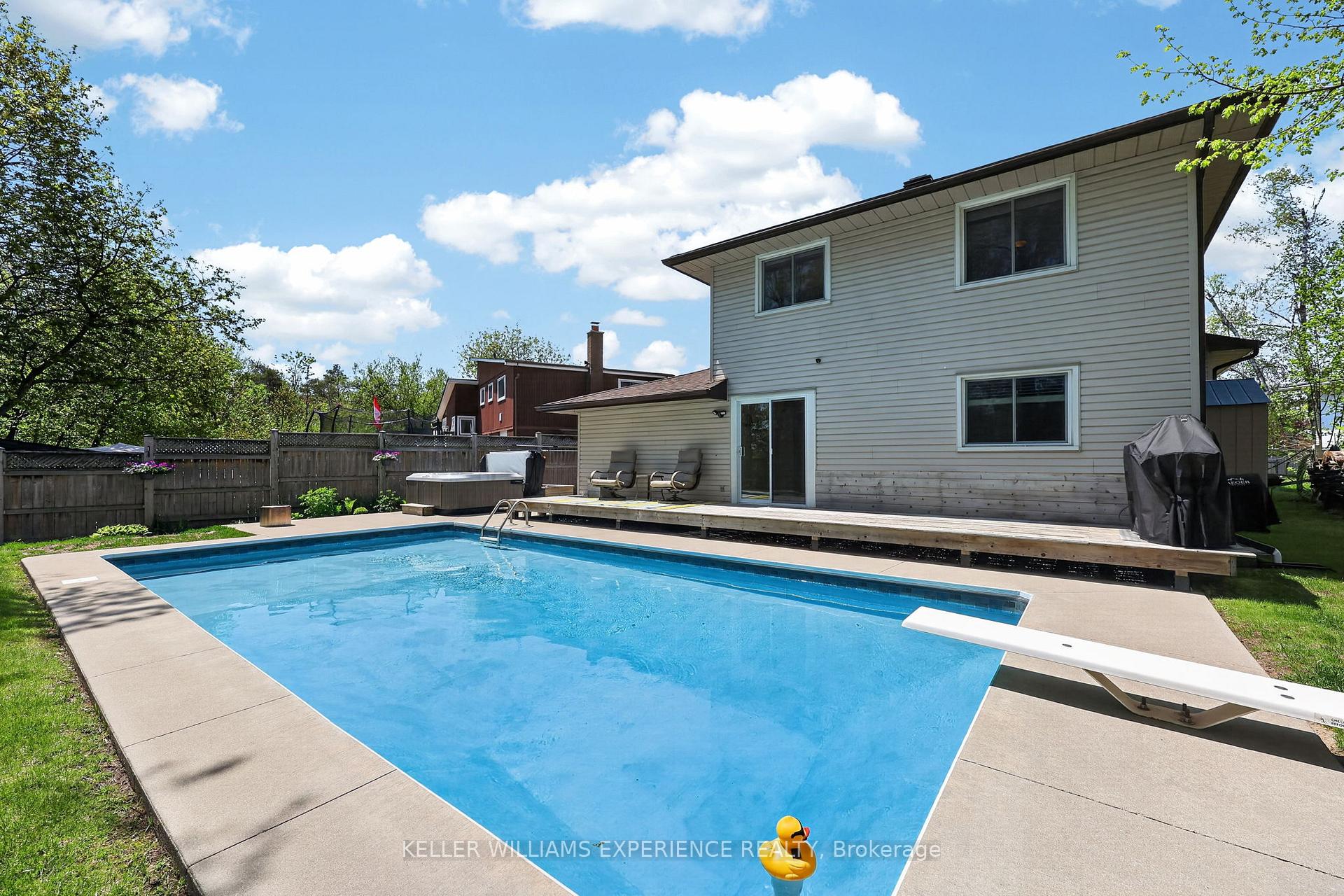 Photo 28 of 5 Atwood Court, Barrie, Letitia Heights — HOMEH