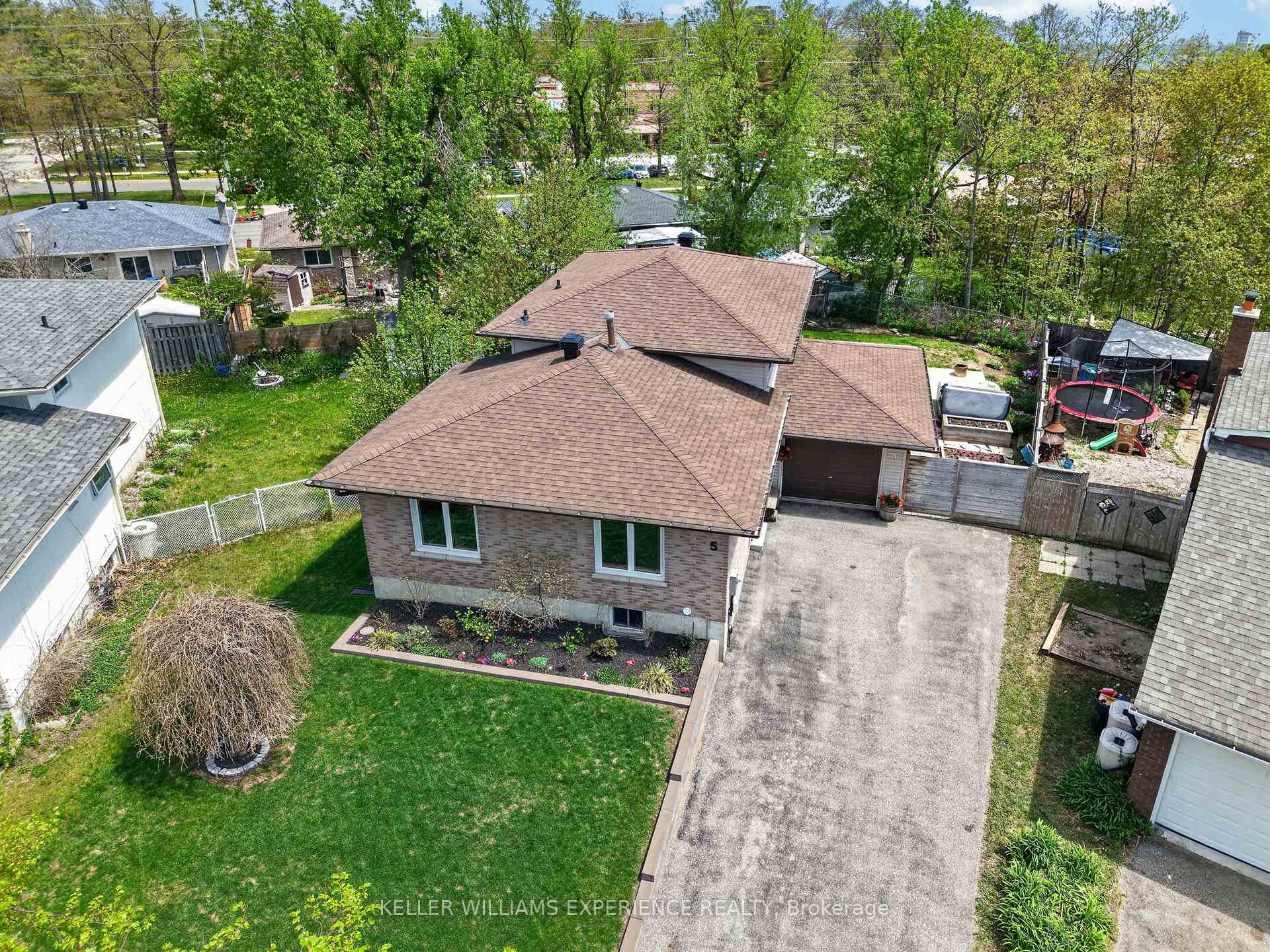 Photo 29 of 5 Atwood Court, Barrie, Letitia Heights — HOMEH