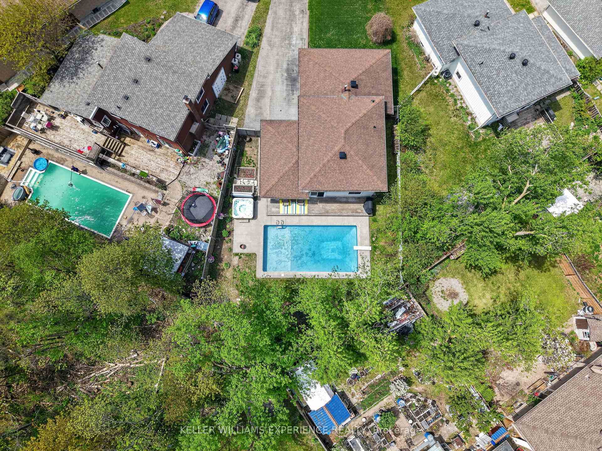 Photo 31 of 5 Atwood Court, Barrie, Letitia Heights — HOMEH