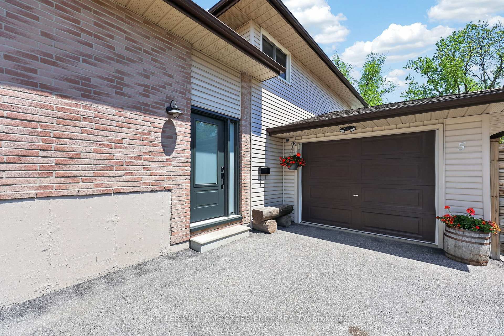 Photo 32 of 5 Atwood Court, Barrie, Letitia Heights — HOMEH