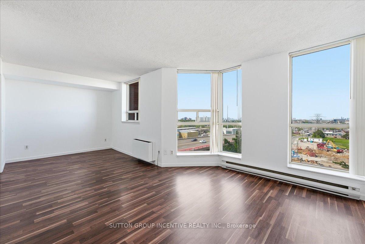 Front of Unit 817, 2460 Eglinton Avenue E