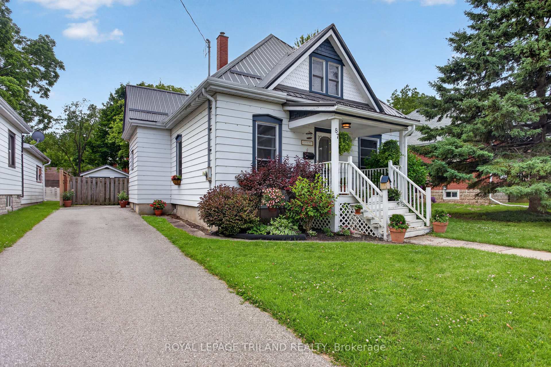Photo 3 of 87 Chestnut Street, St. Thomas — HOMEH