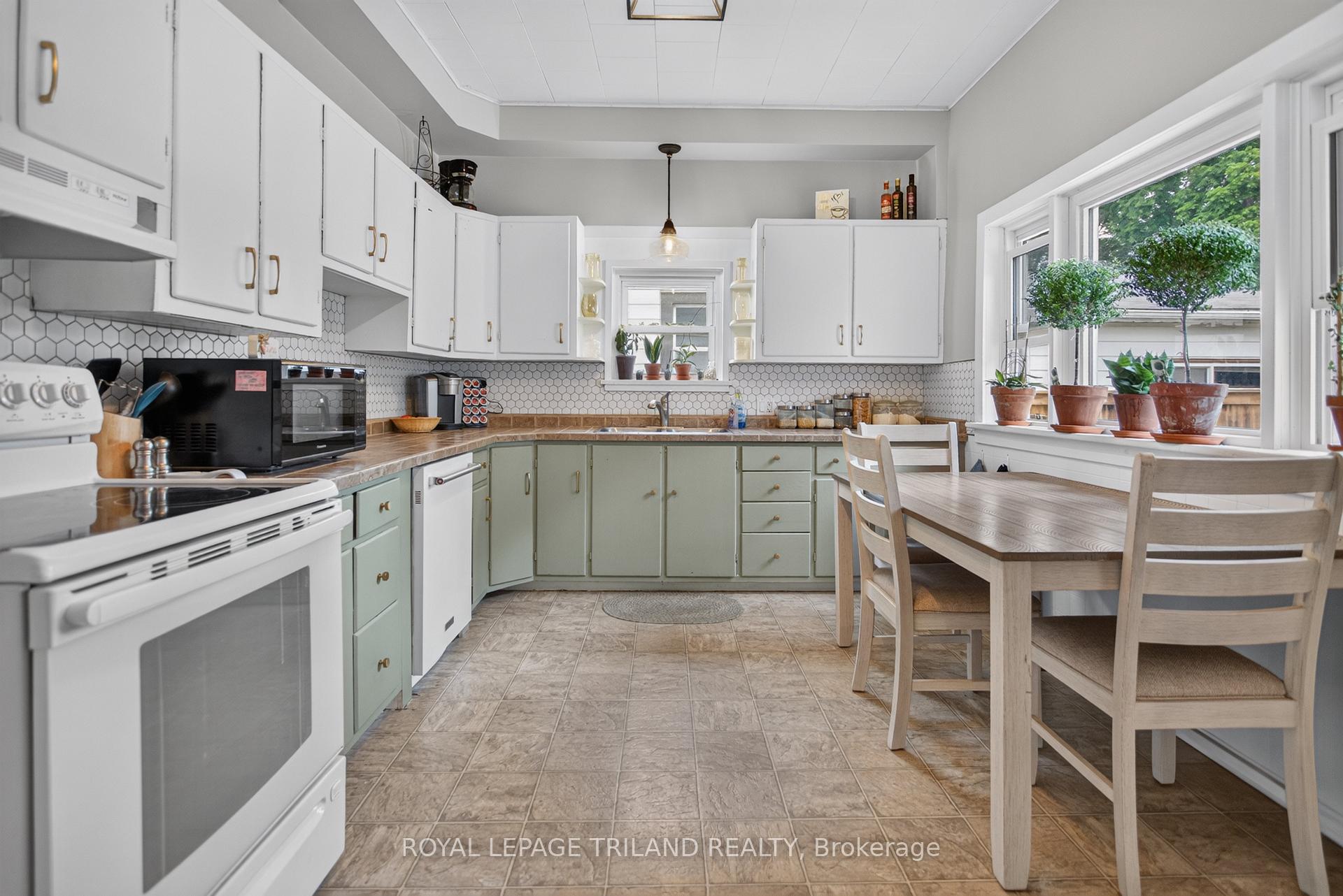 Photo 17 of 87 Chestnut Street, St. Thomas — HOMEH