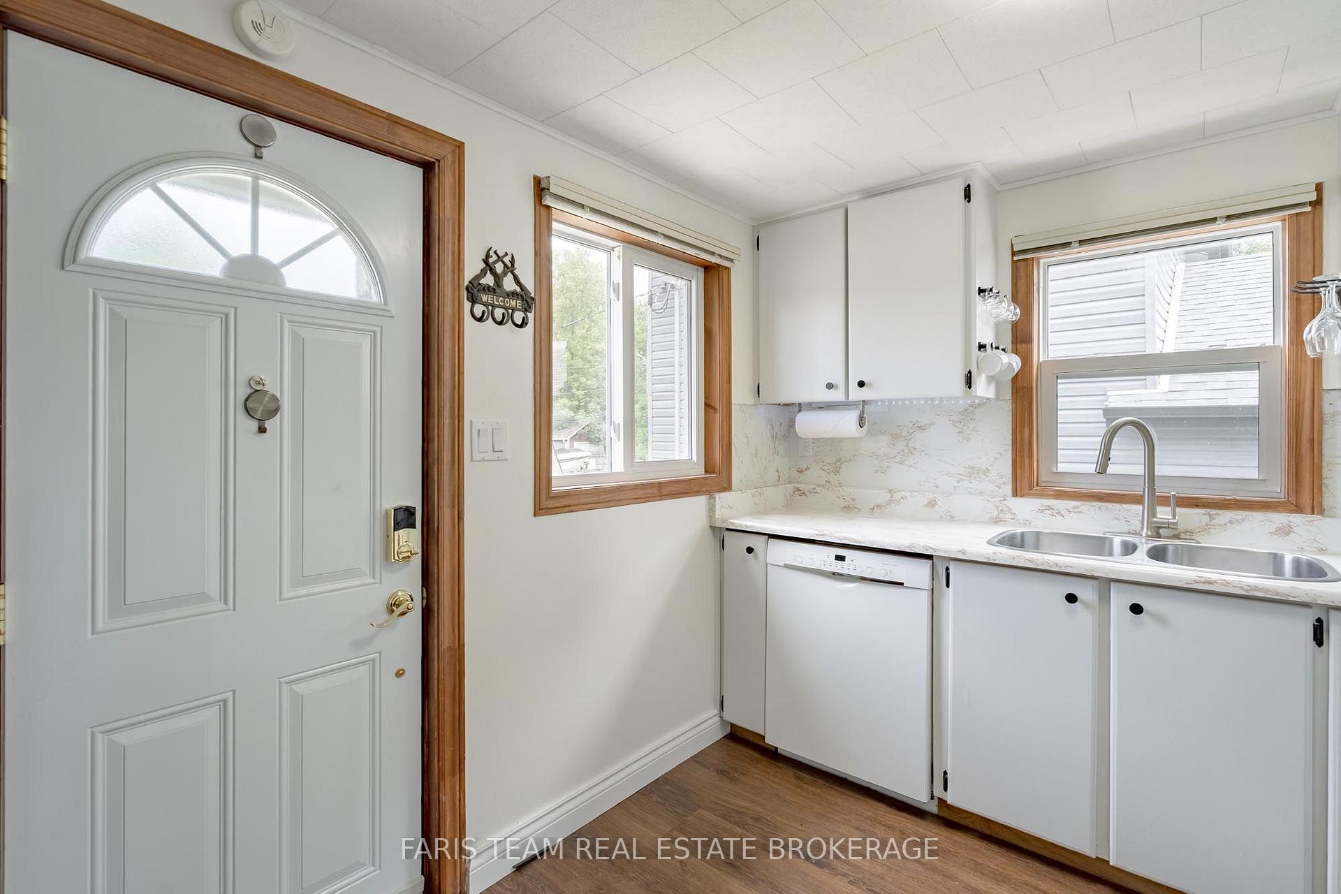 Photo 5 of 1067 Park Place, Innisfil, Rural Innisfil — HOMEH