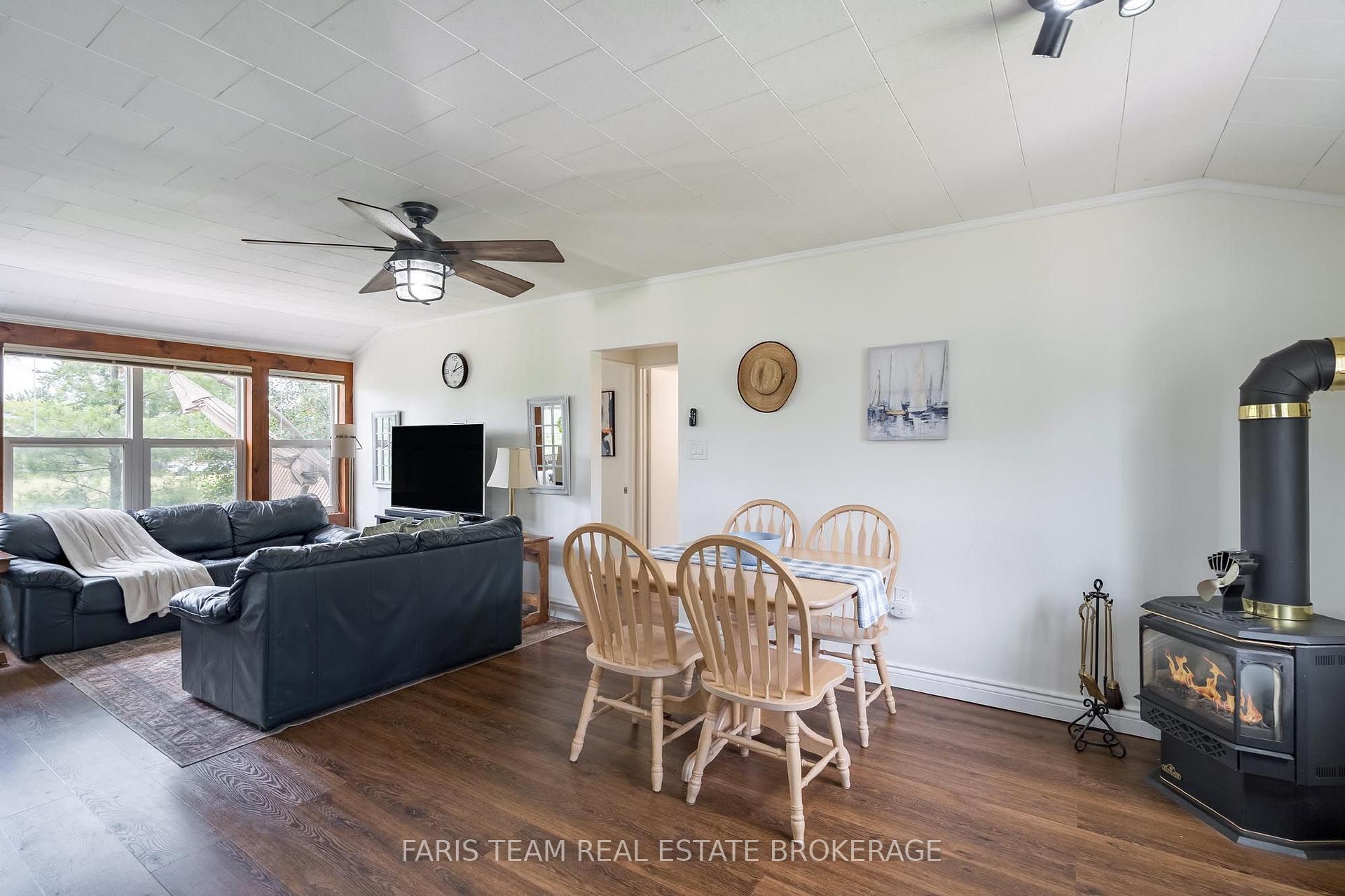 Photo 10 of 1067 Park Place, Innisfil, Rural Innisfil — HOMEH