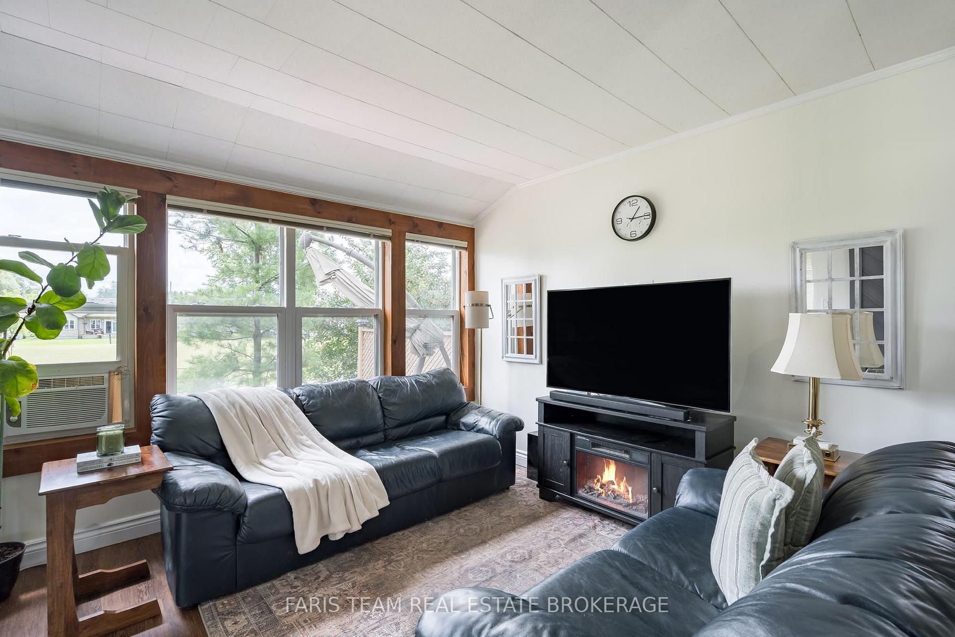 Photo 12 of 1067 Park Place, Innisfil, Rural Innisfil — HOMEH