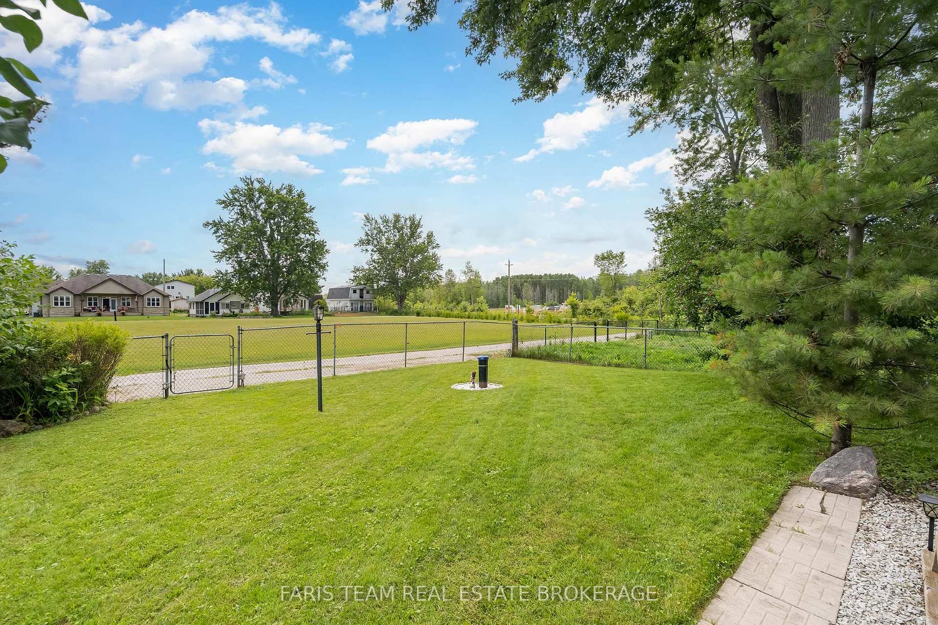 Photo 25 of 1067 Park Place, Innisfil, Rural Innisfil — HOMEH