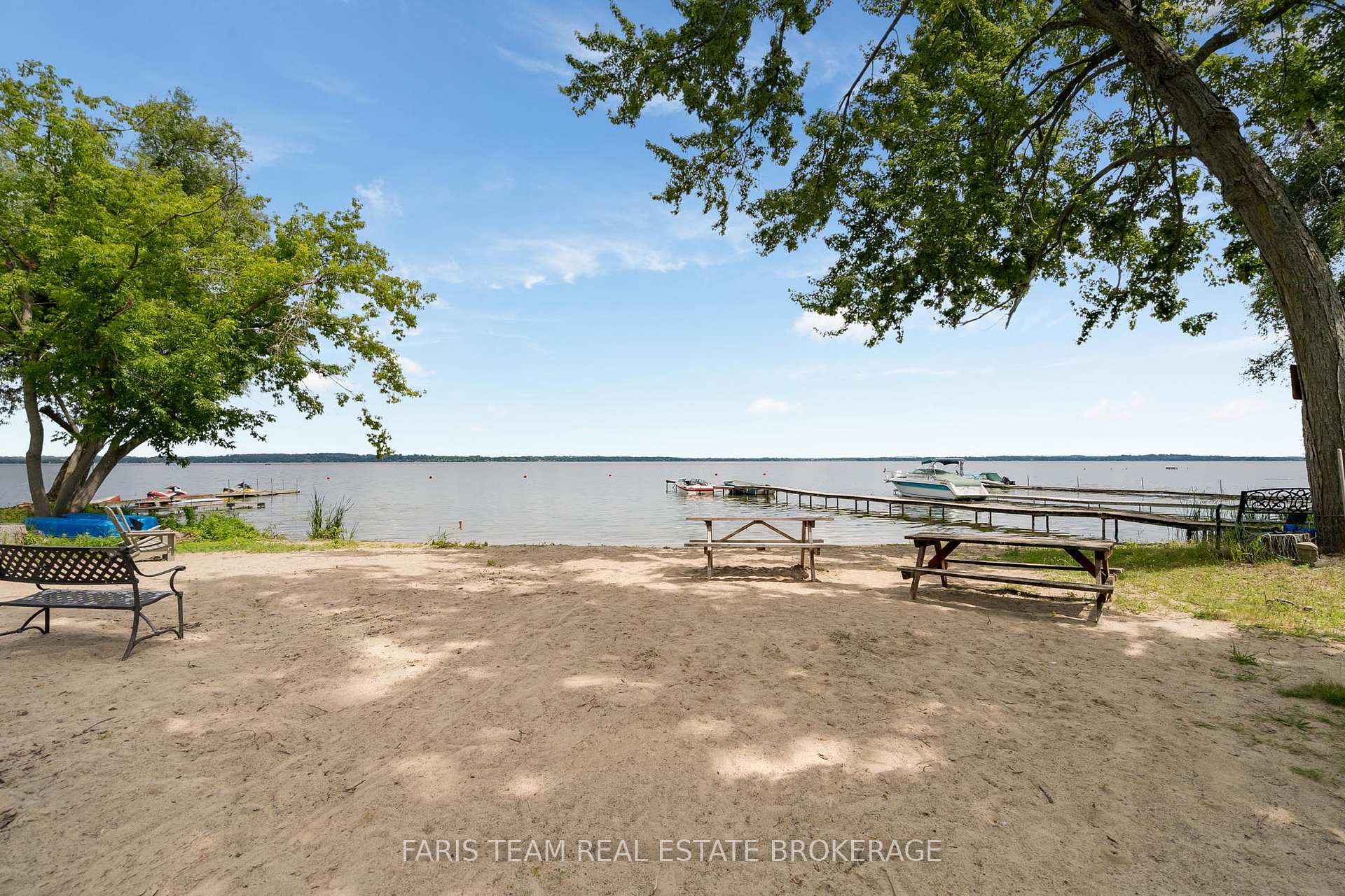 Photo 33 of 1067 Park Place, Innisfil, Rural Innisfil — HOMEH
