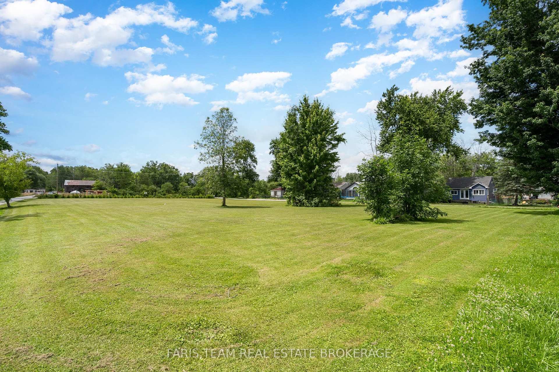 Photo 36 of 1067 Park Place, Innisfil, Rural Innisfil — HOMEH