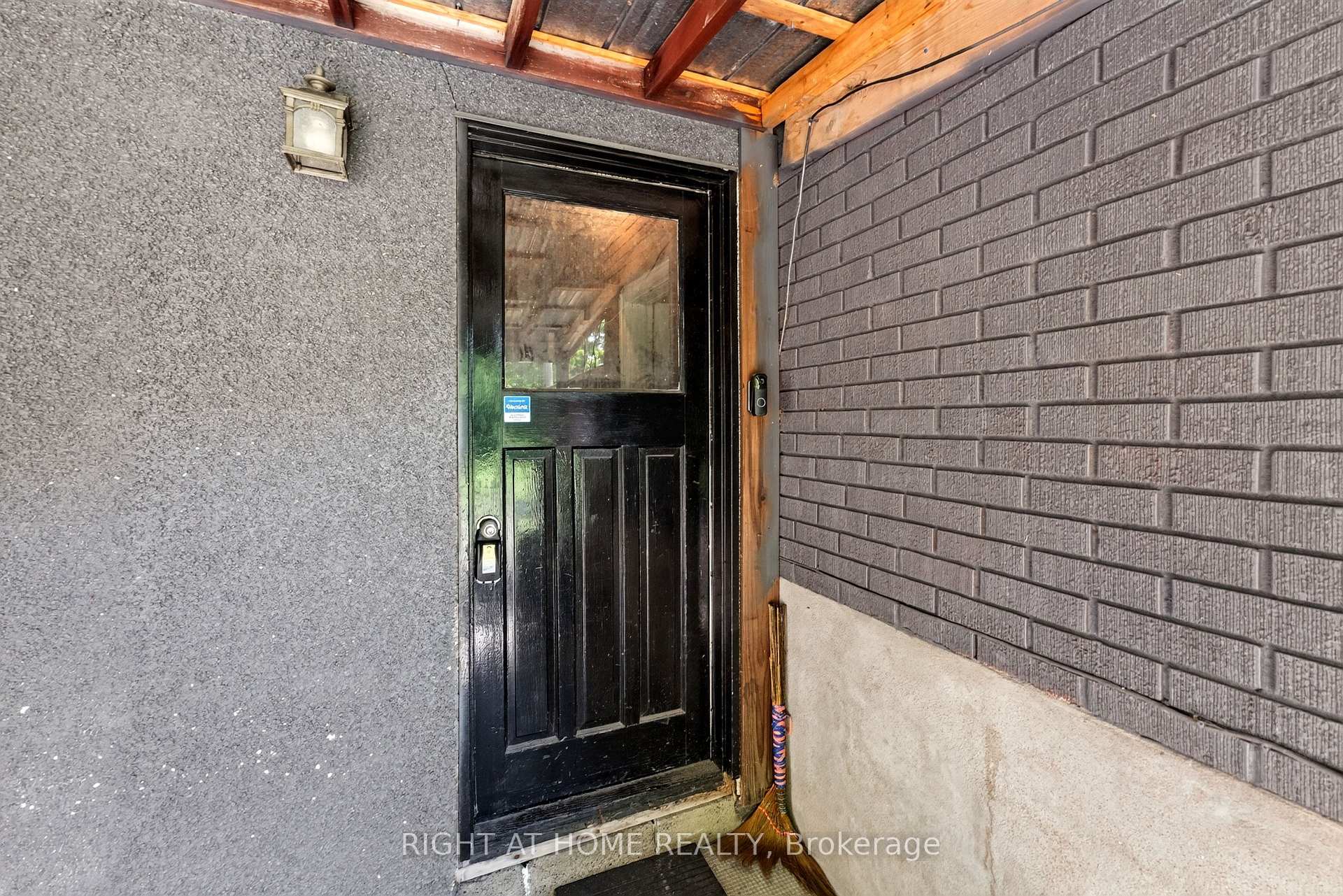 Photo 3 of 60 Westwood Drive, Ottawa, Meadowlands/Crestview — HOMEH