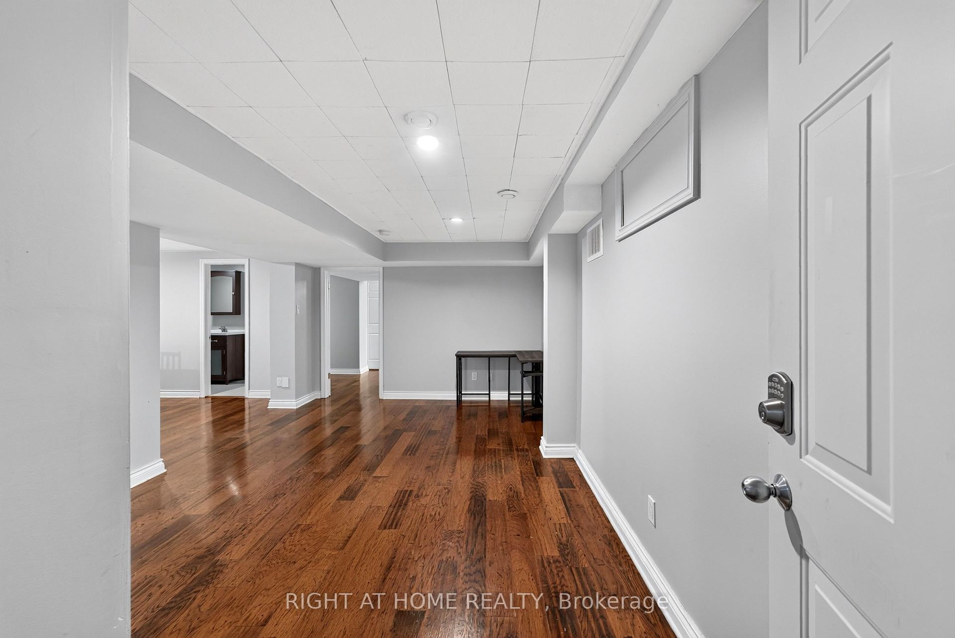 Photo 5 of 60 Westwood Drive, Ottawa, Meadowlands/Crestview — HOMEH