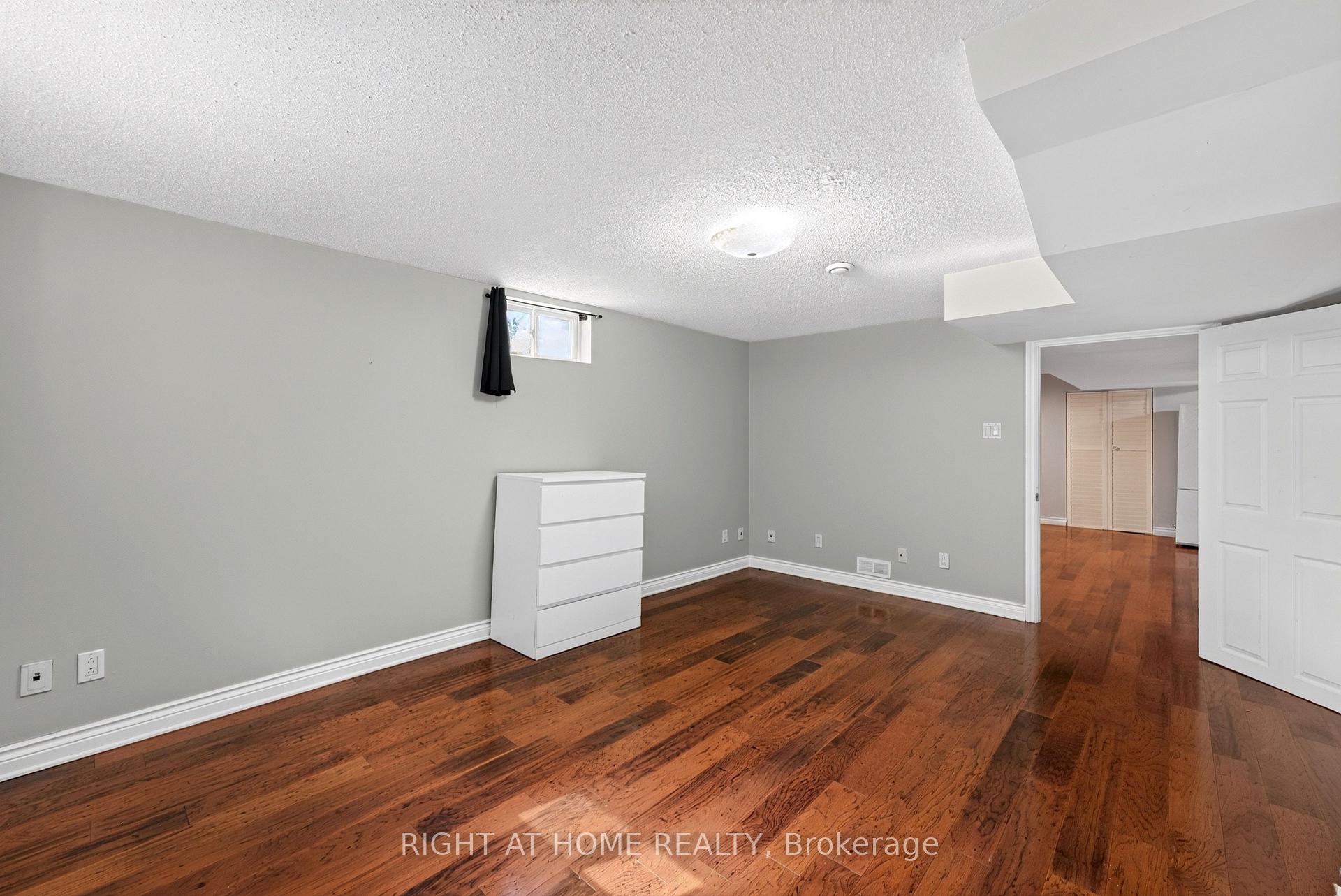 Photo 13 of 60 Westwood Drive, Ottawa, Meadowlands/Crestview — HOMEH