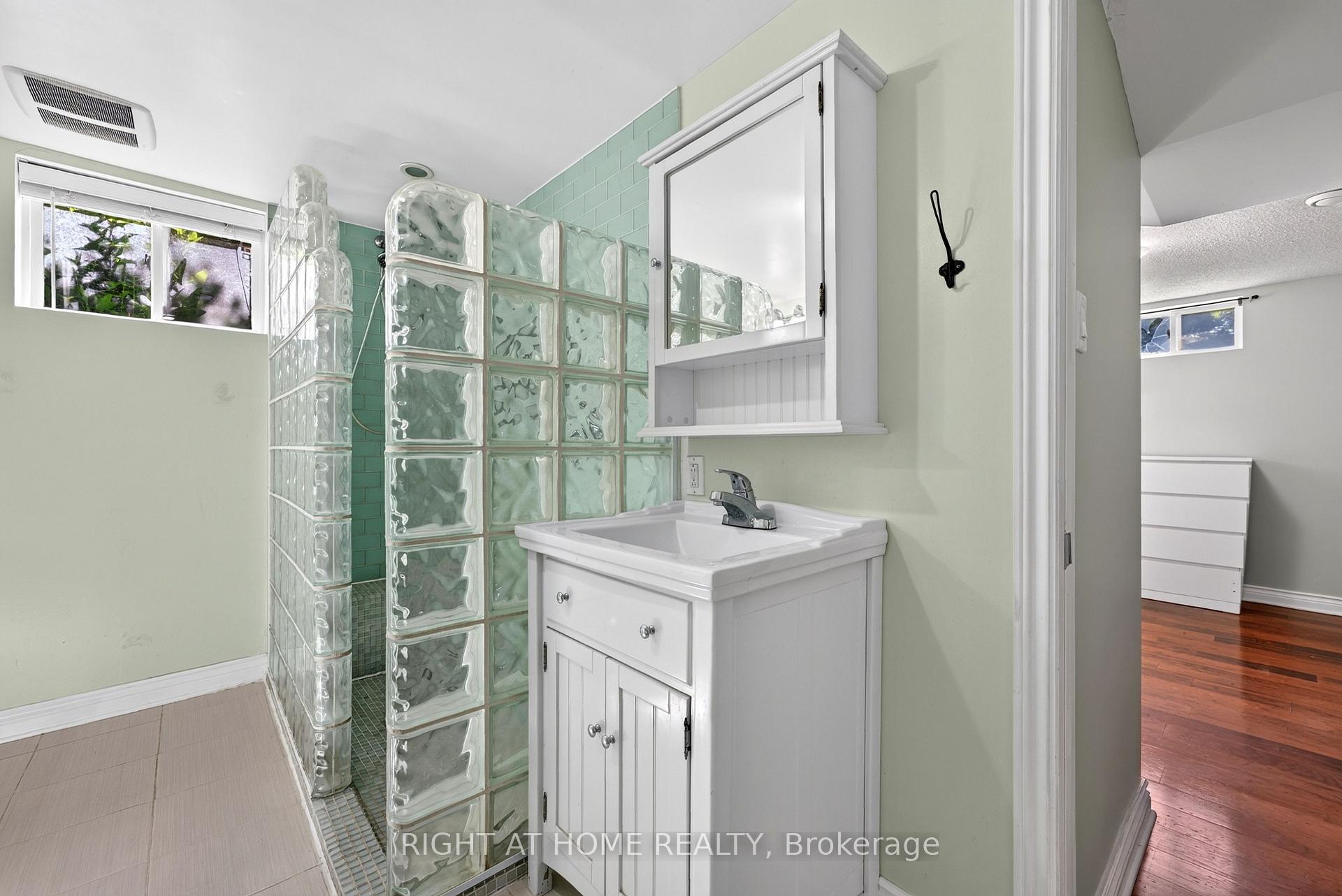 Photo 18 of 60 Westwood Drive, Ottawa, Meadowlands/Crestview — HOMEH