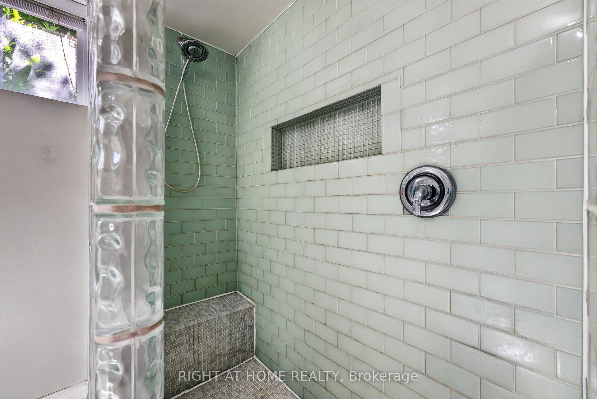Photo 19 of 60 Westwood Drive, Ottawa, Meadowlands/Crestview — HOMEH