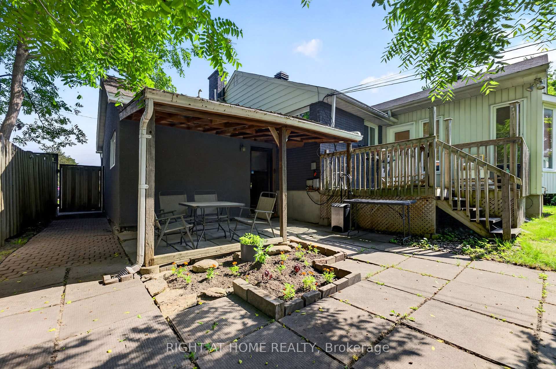Photo 22 of 60 Westwood Drive, Ottawa, Meadowlands/Crestview — HOMEH