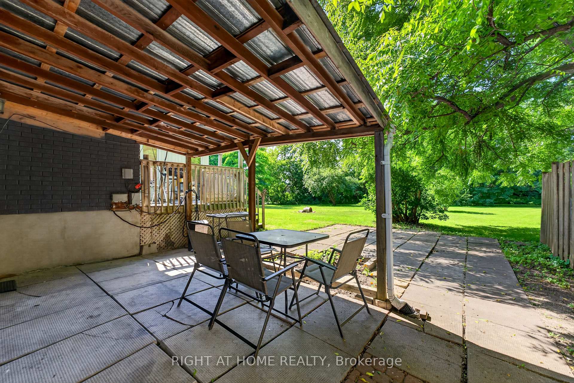 Photo 23 of 60 Westwood Drive, Ottawa, Meadowlands/Crestview — HOMEH
