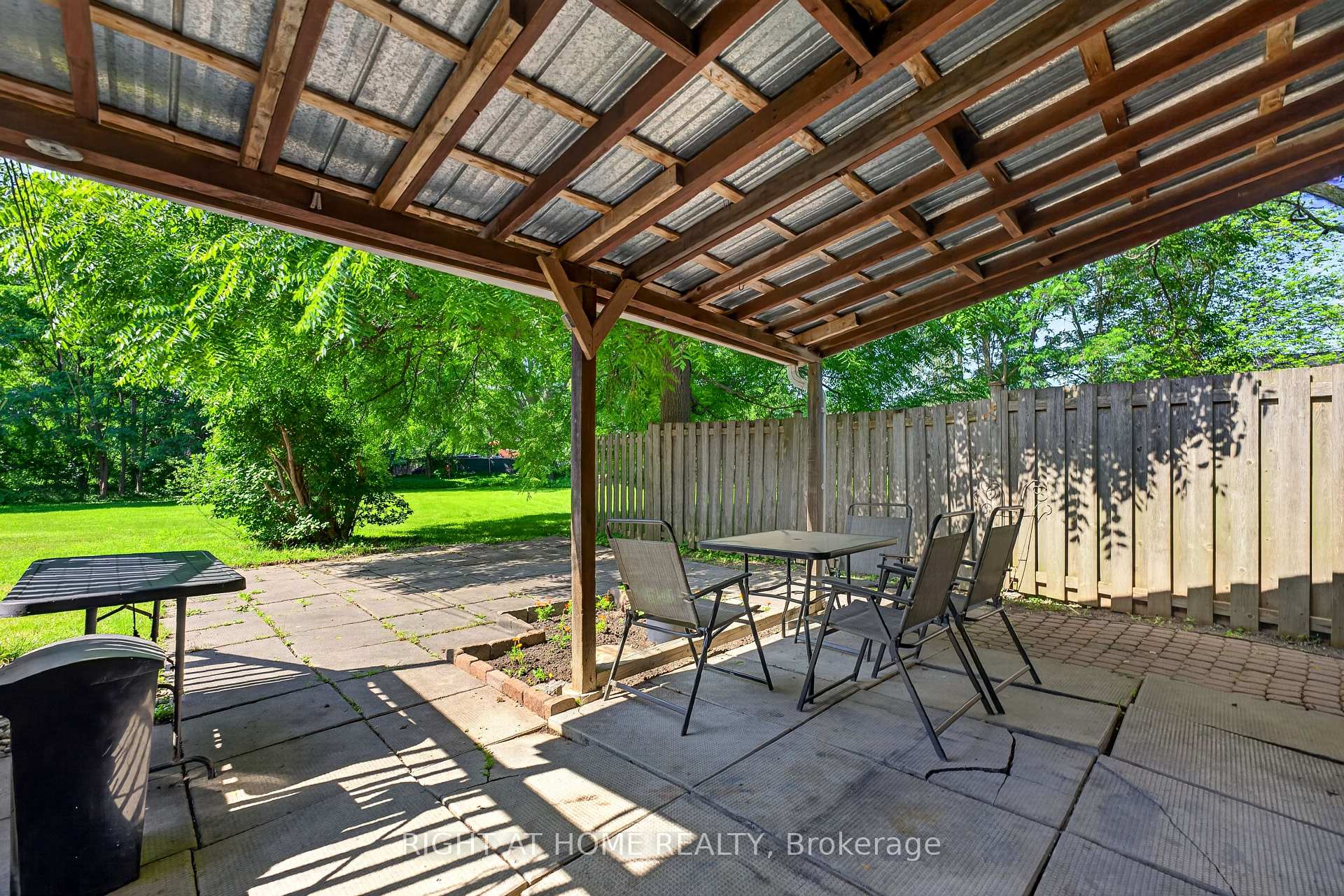 Photo 24 of 60 Westwood Drive, Ottawa, Meadowlands/Crestview — HOMEH
