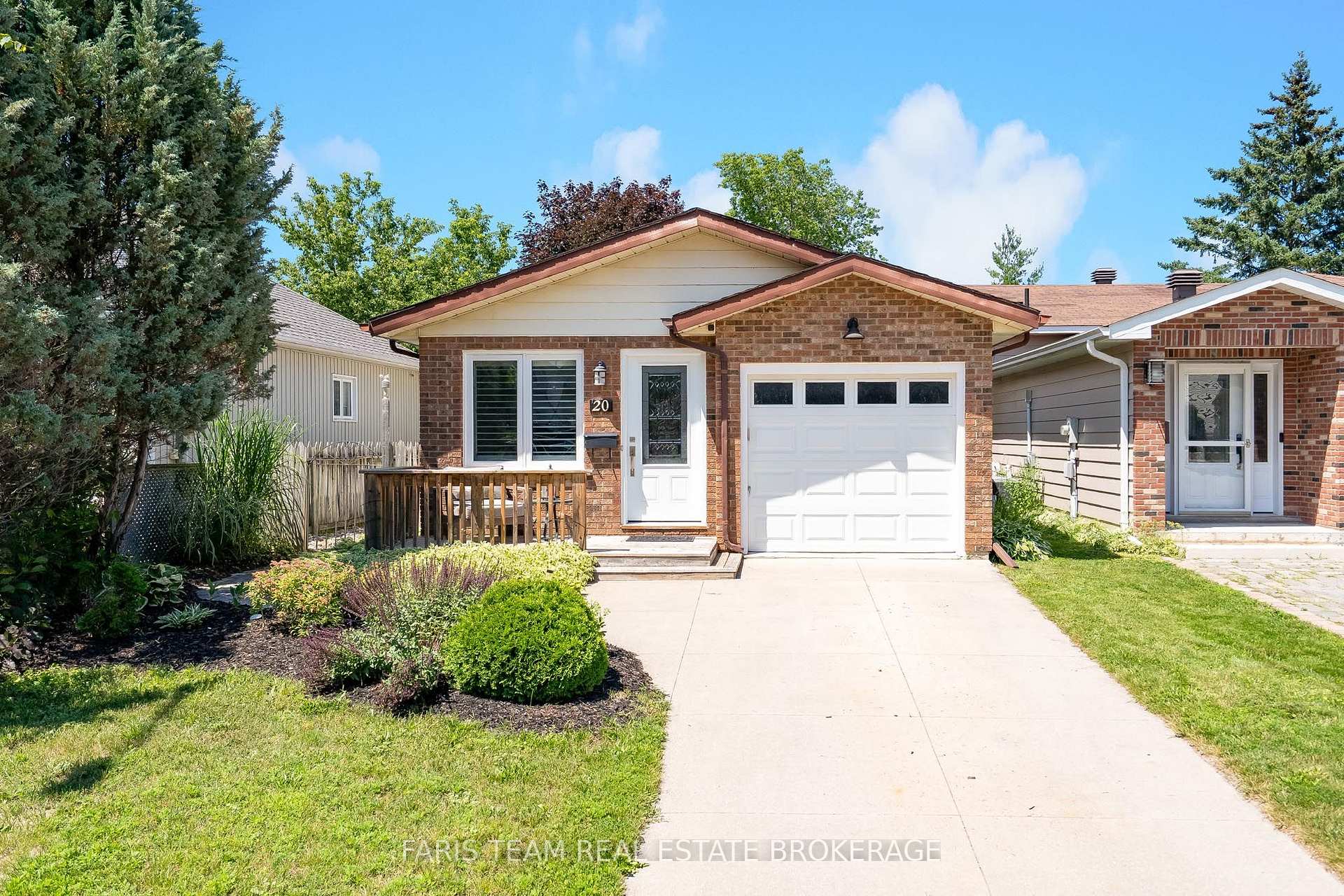 Photo 1 of 20 Leslie Drive, Collingwood — HOMEH