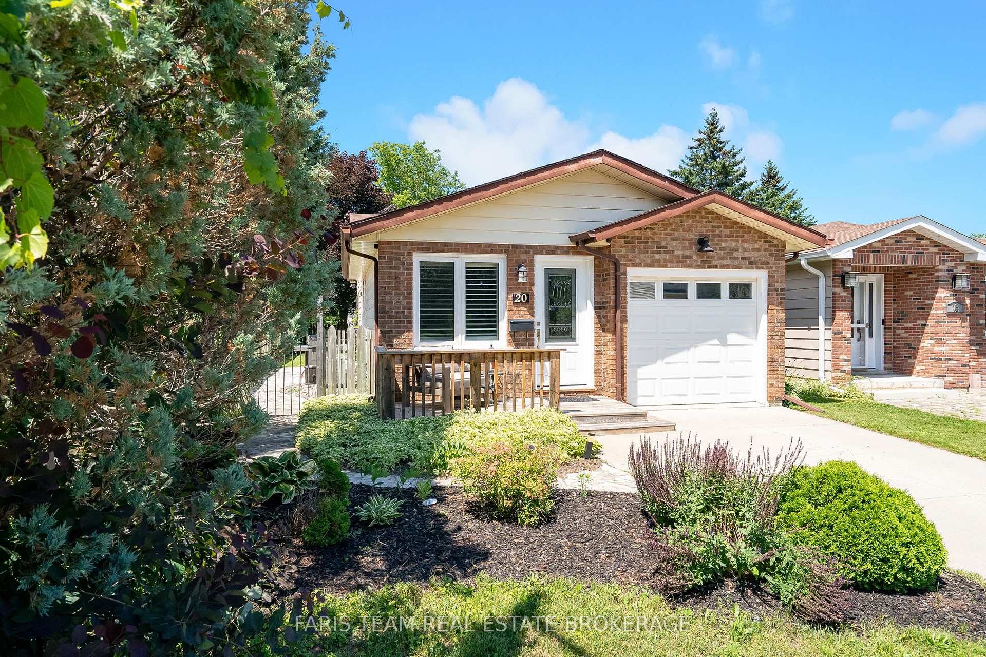 Photo 3 of 20 Leslie Drive, Collingwood — HOMEH