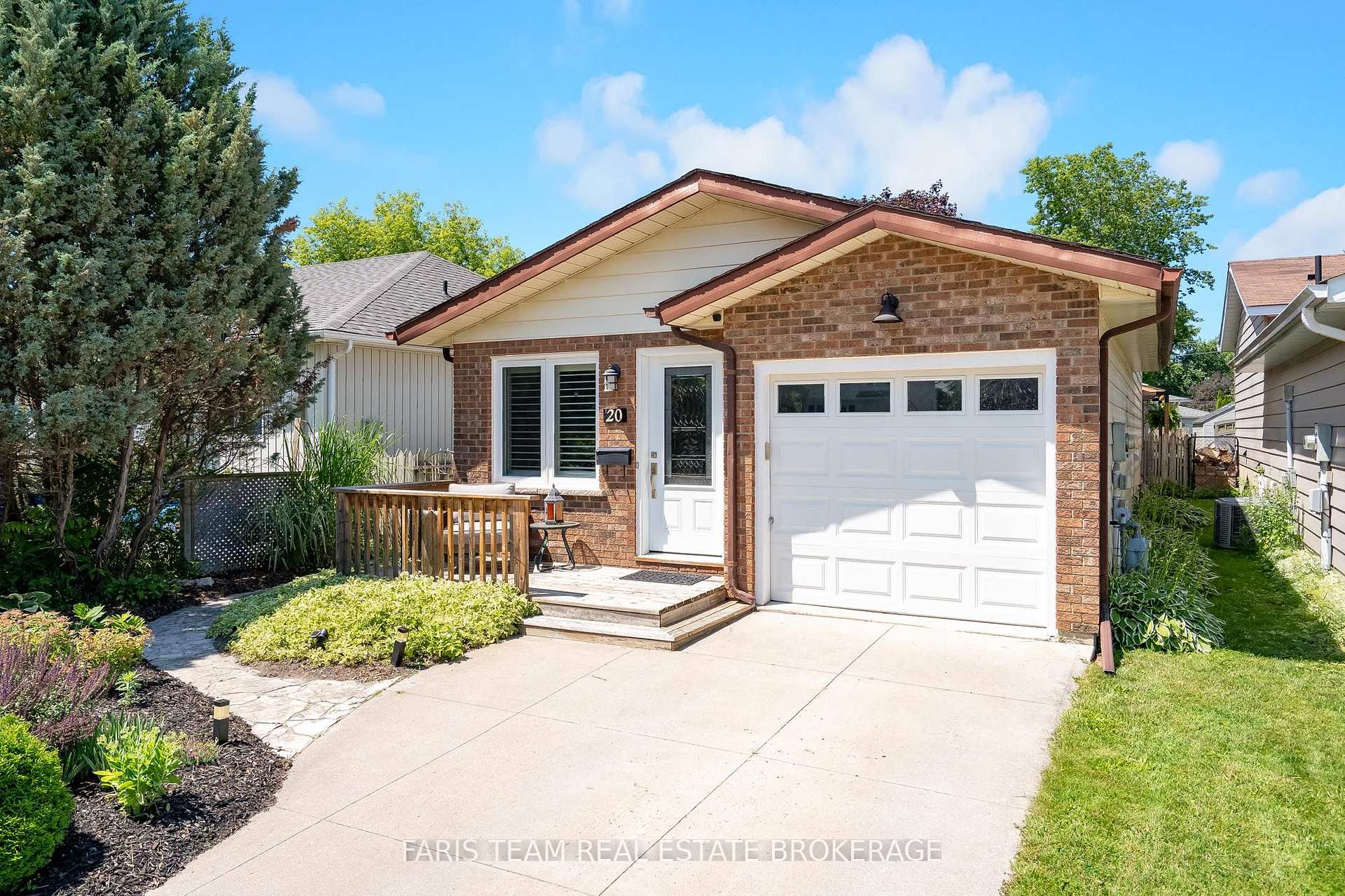 Photo 4 of 20 Leslie Drive, Collingwood — HOMEH