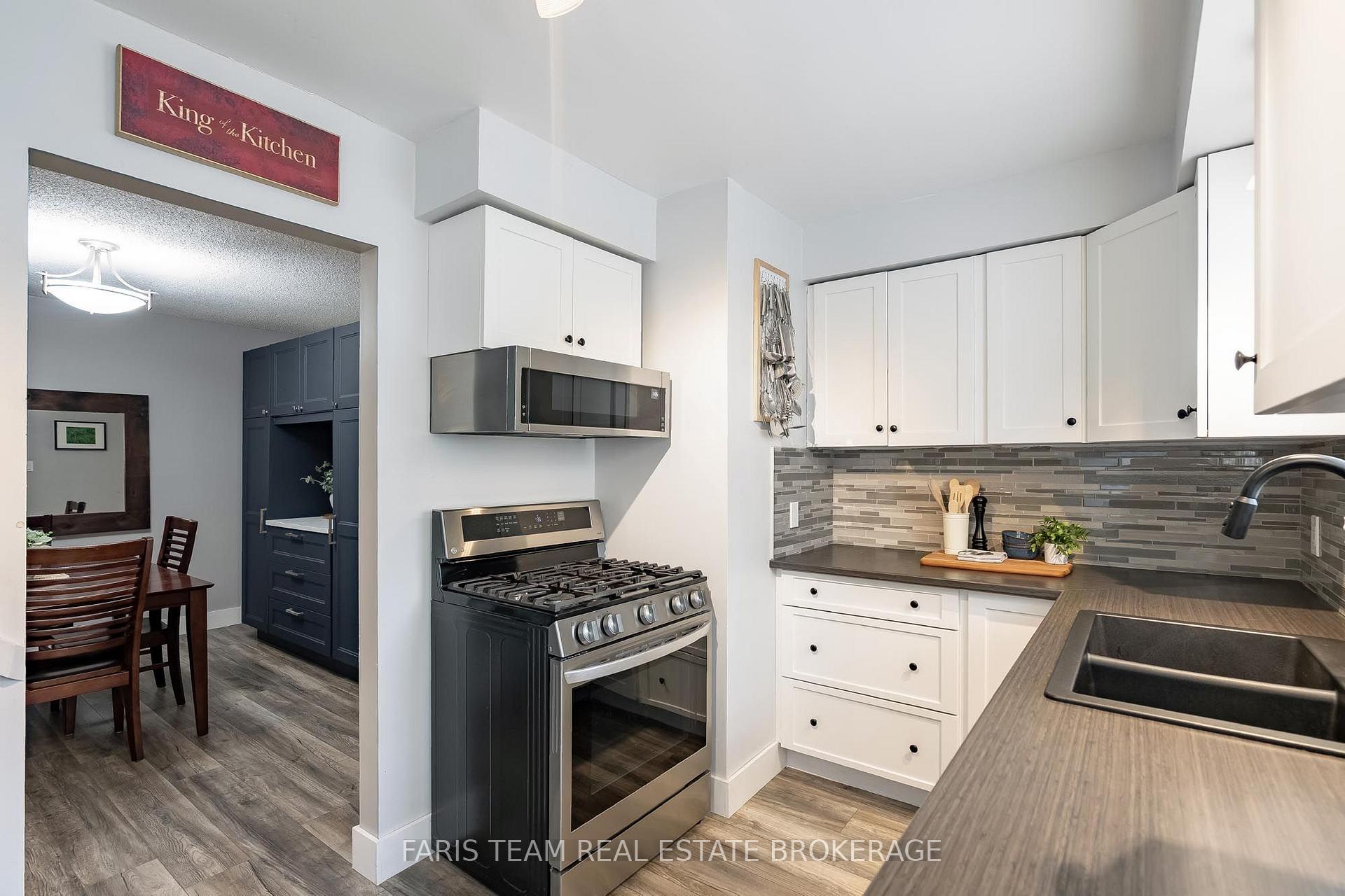 Photo 8 of 20 Leslie Drive, Collingwood — HOMEH