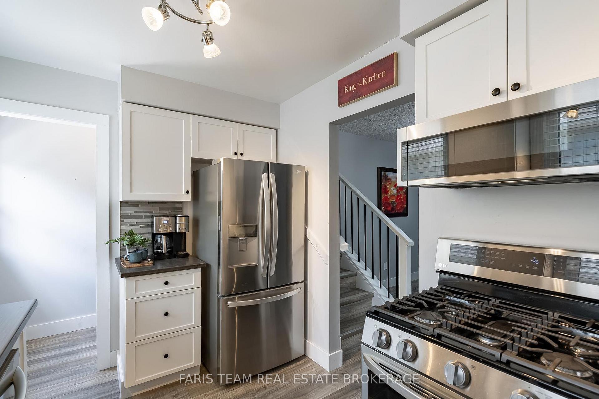 Photo 9 of 20 Leslie Drive, Collingwood — HOMEH