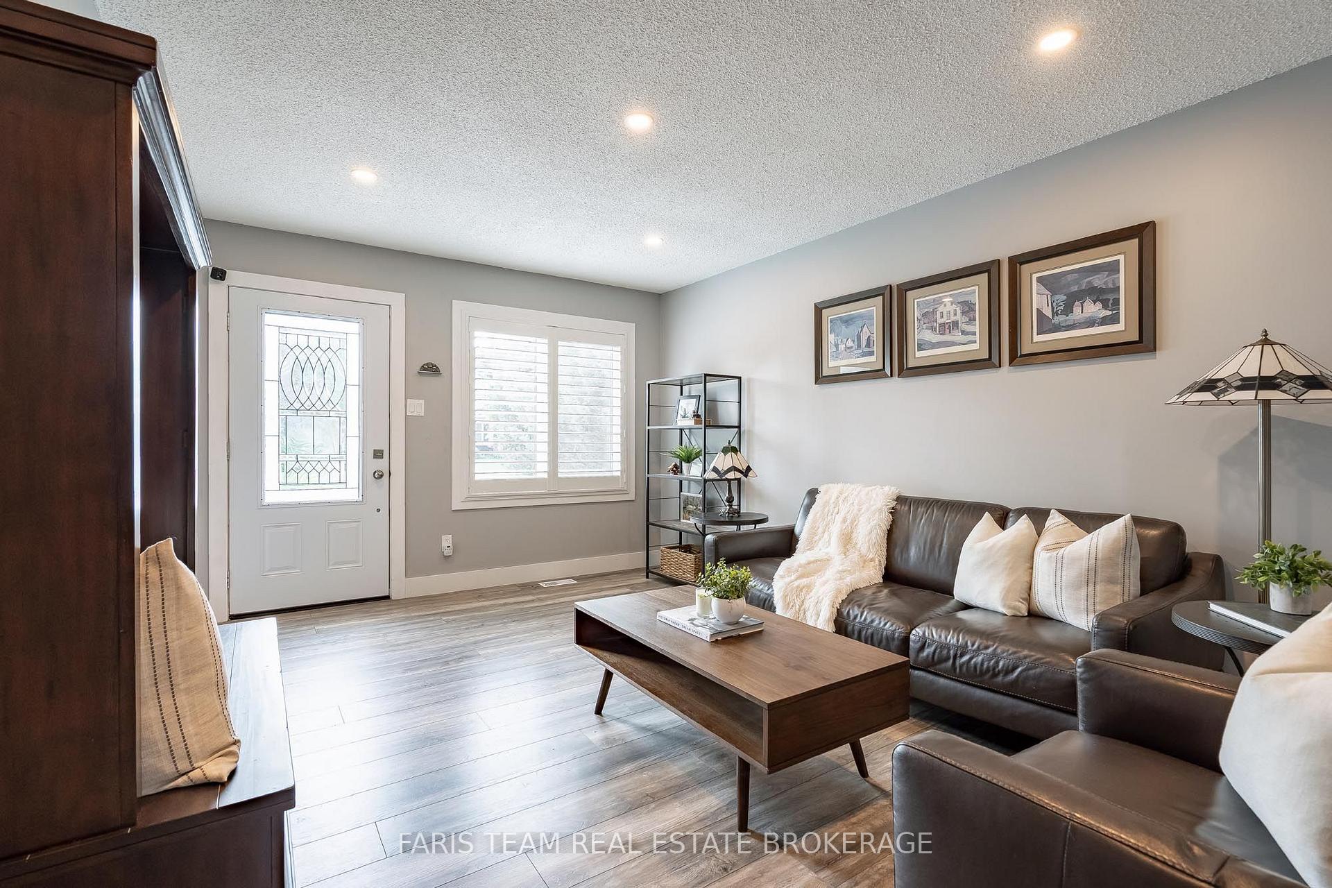 Photo 14 of 20 Leslie Drive, Collingwood — HOMEH