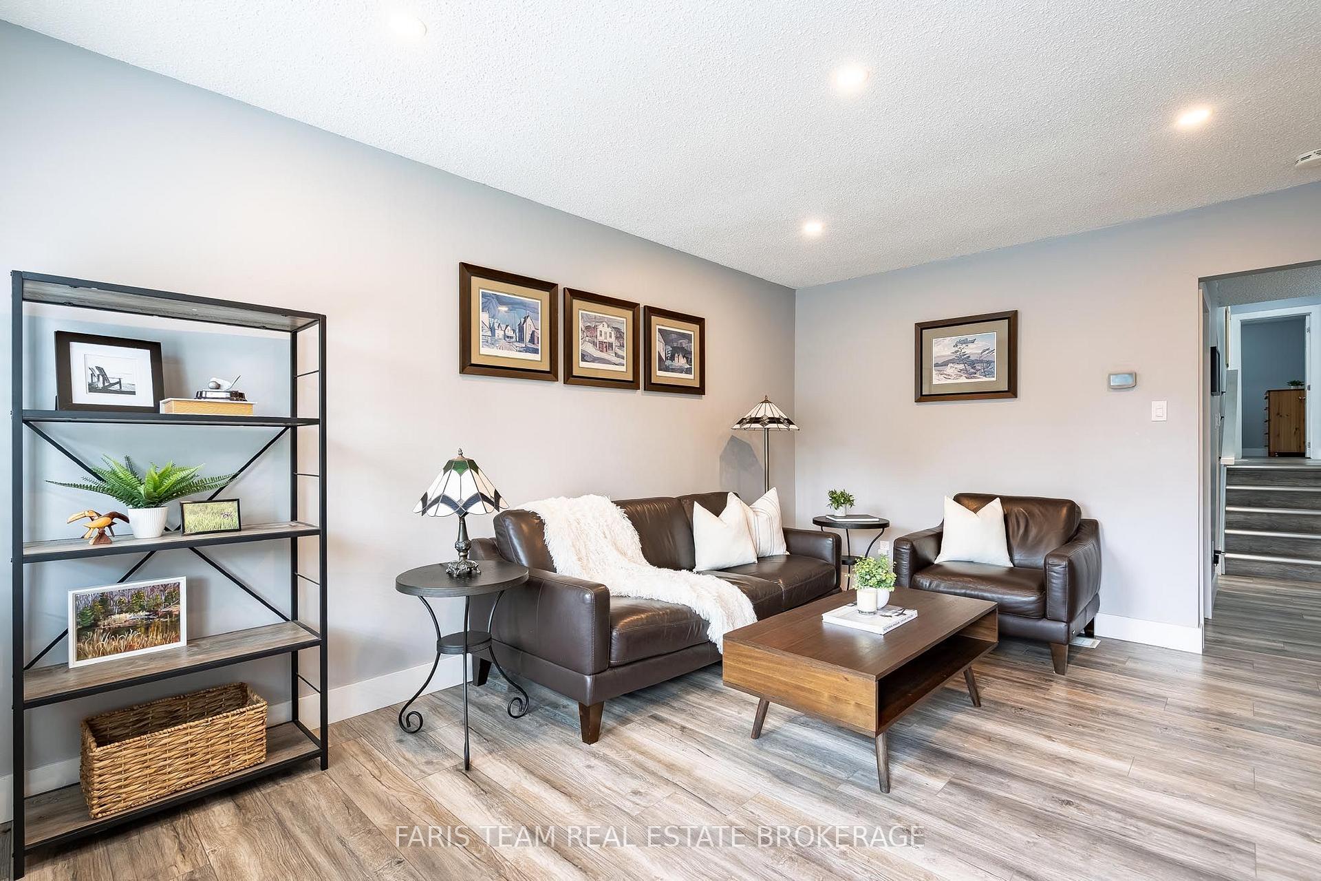 Photo 15 of 20 Leslie Drive, Collingwood — HOMEH