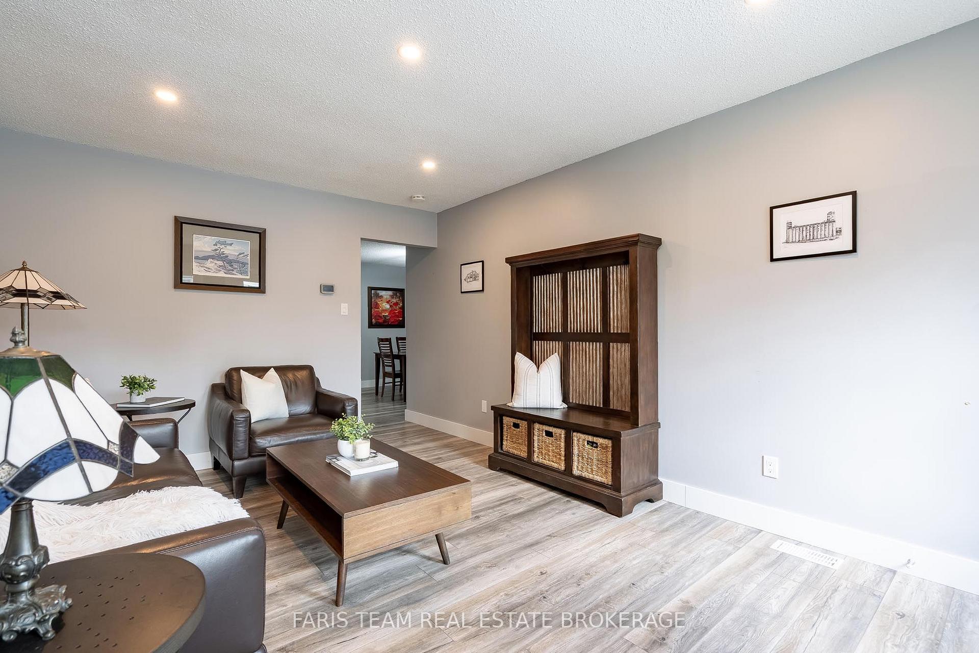 Photo 16 of 20 Leslie Drive, Collingwood — HOMEH