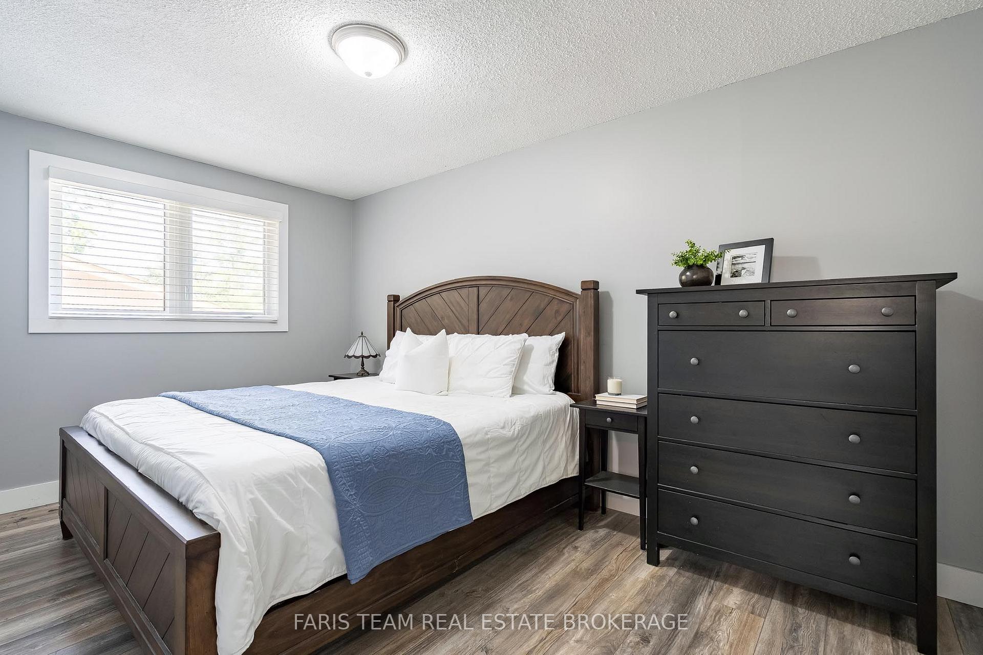 Photo 17 of 20 Leslie Drive, Collingwood — HOMEH