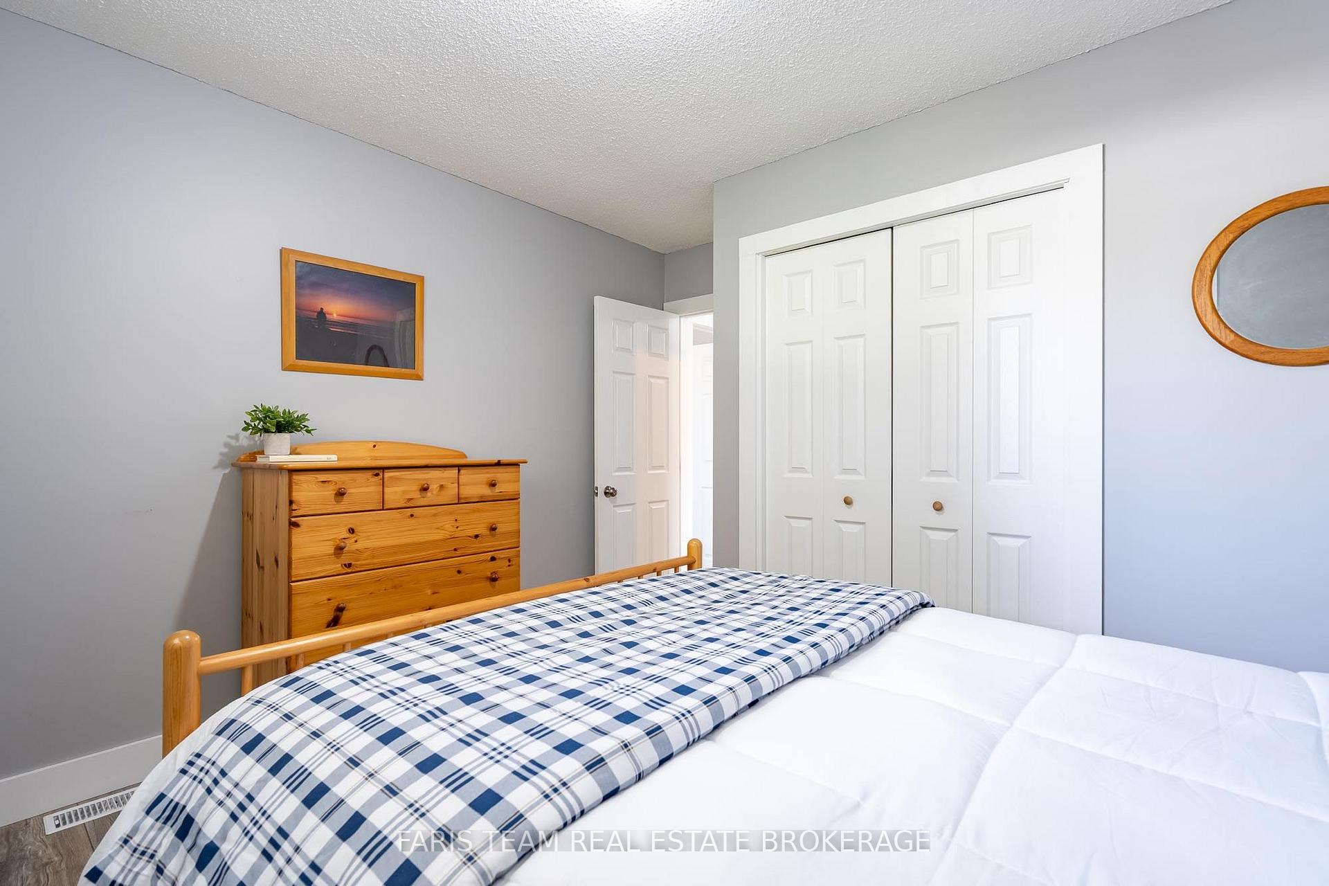 Photo 20 of 20 Leslie Drive, Collingwood — HOMEH