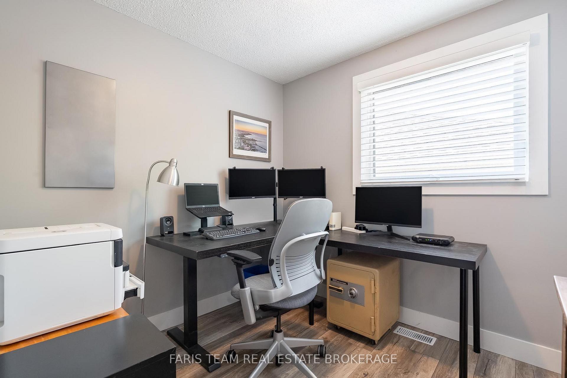 Photo 21 of 20 Leslie Drive, Collingwood — HOMEH