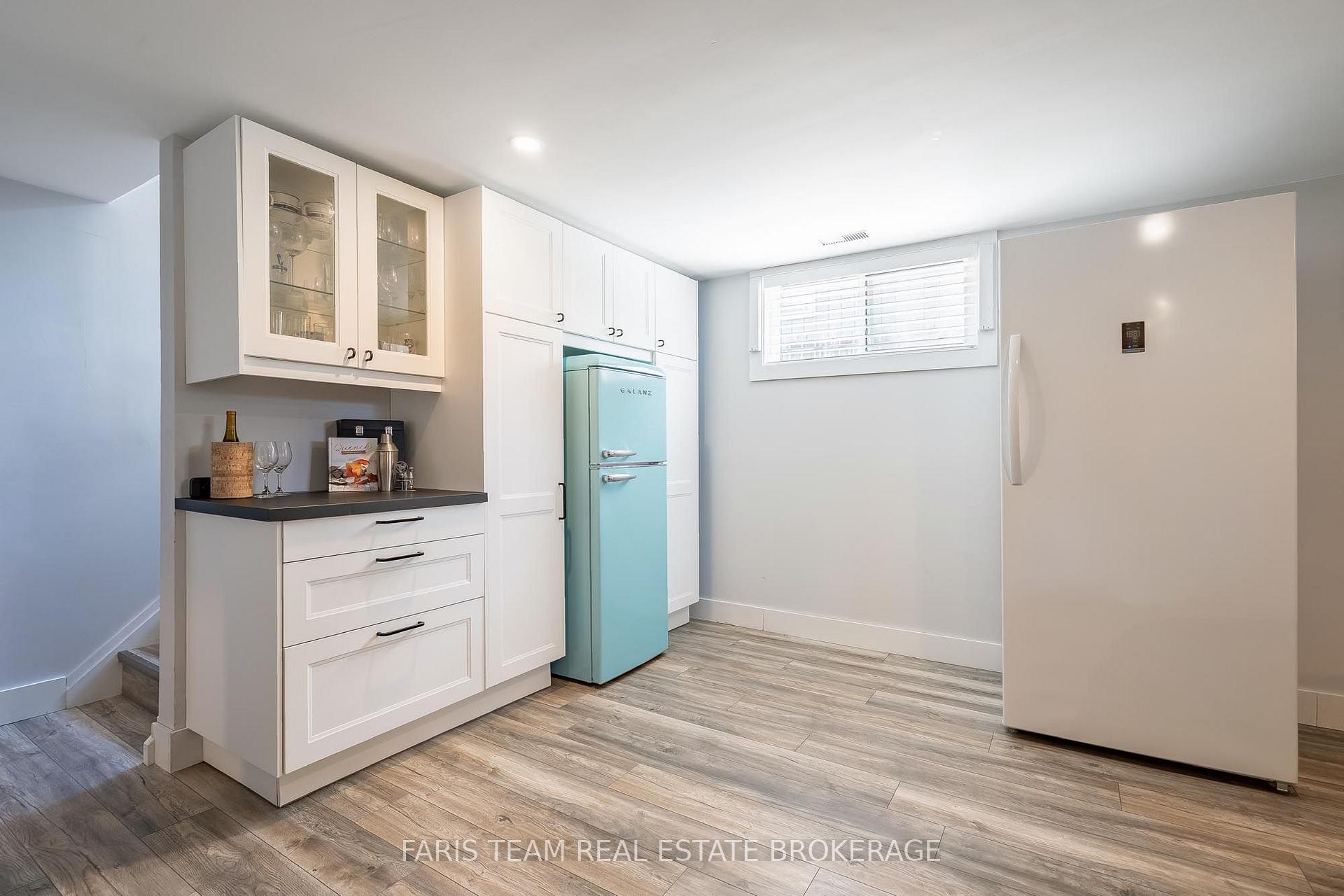 Photo 23 of 20 Leslie Drive, Collingwood — HOMEH