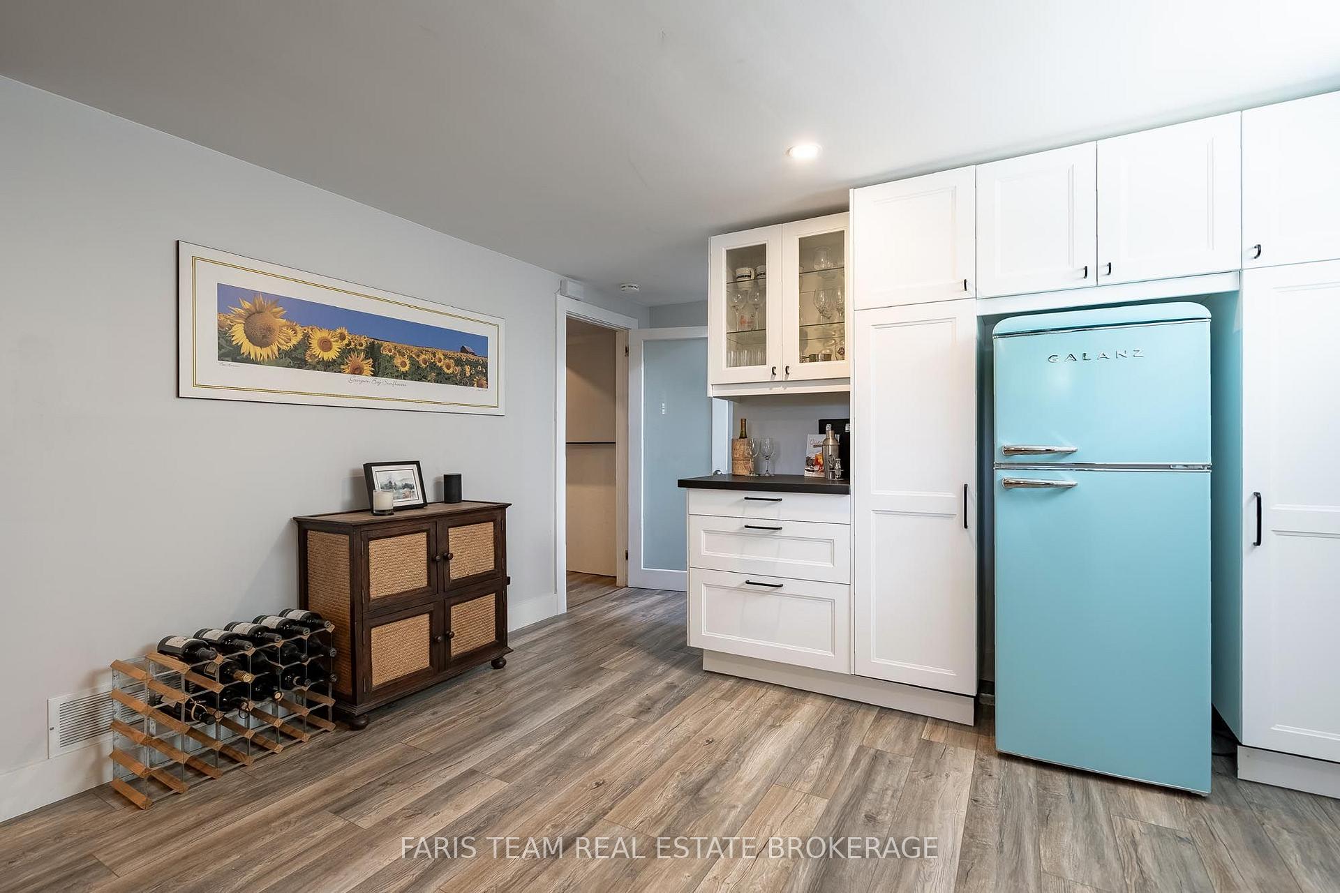 Photo 24 of 20 Leslie Drive, Collingwood — HOMEH