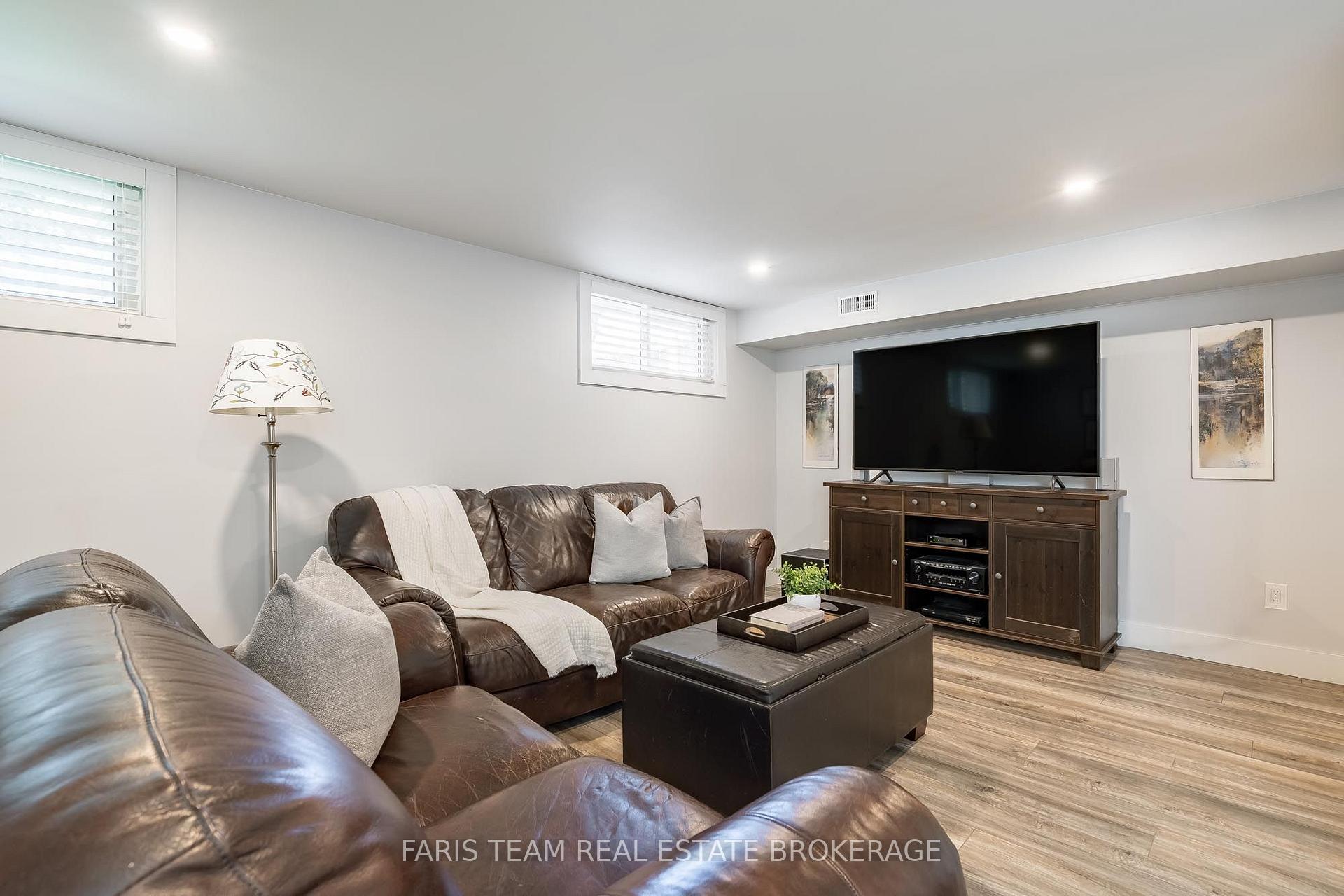 Photo 25 of 20 Leslie Drive, Collingwood — HOMEH