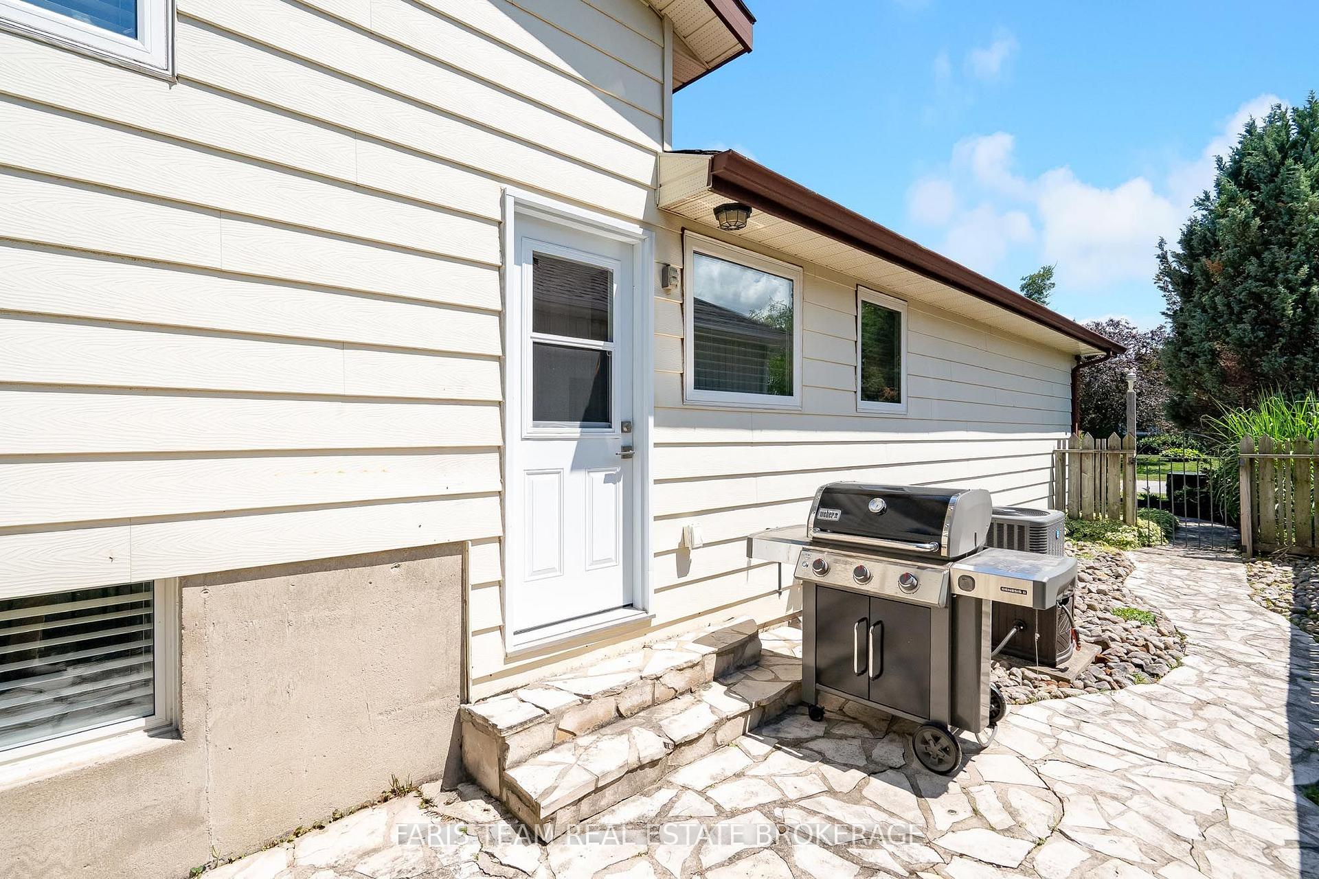 Photo 30 of 20 Leslie Drive, Collingwood — HOMEH