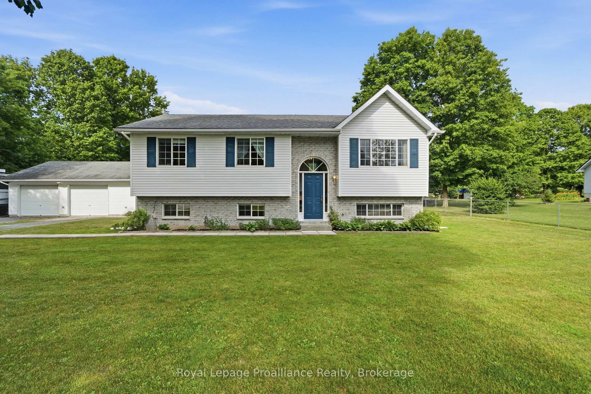 Photo 1 of 41 Bay Street, Belleville, Thurlow Ward — HOMEH