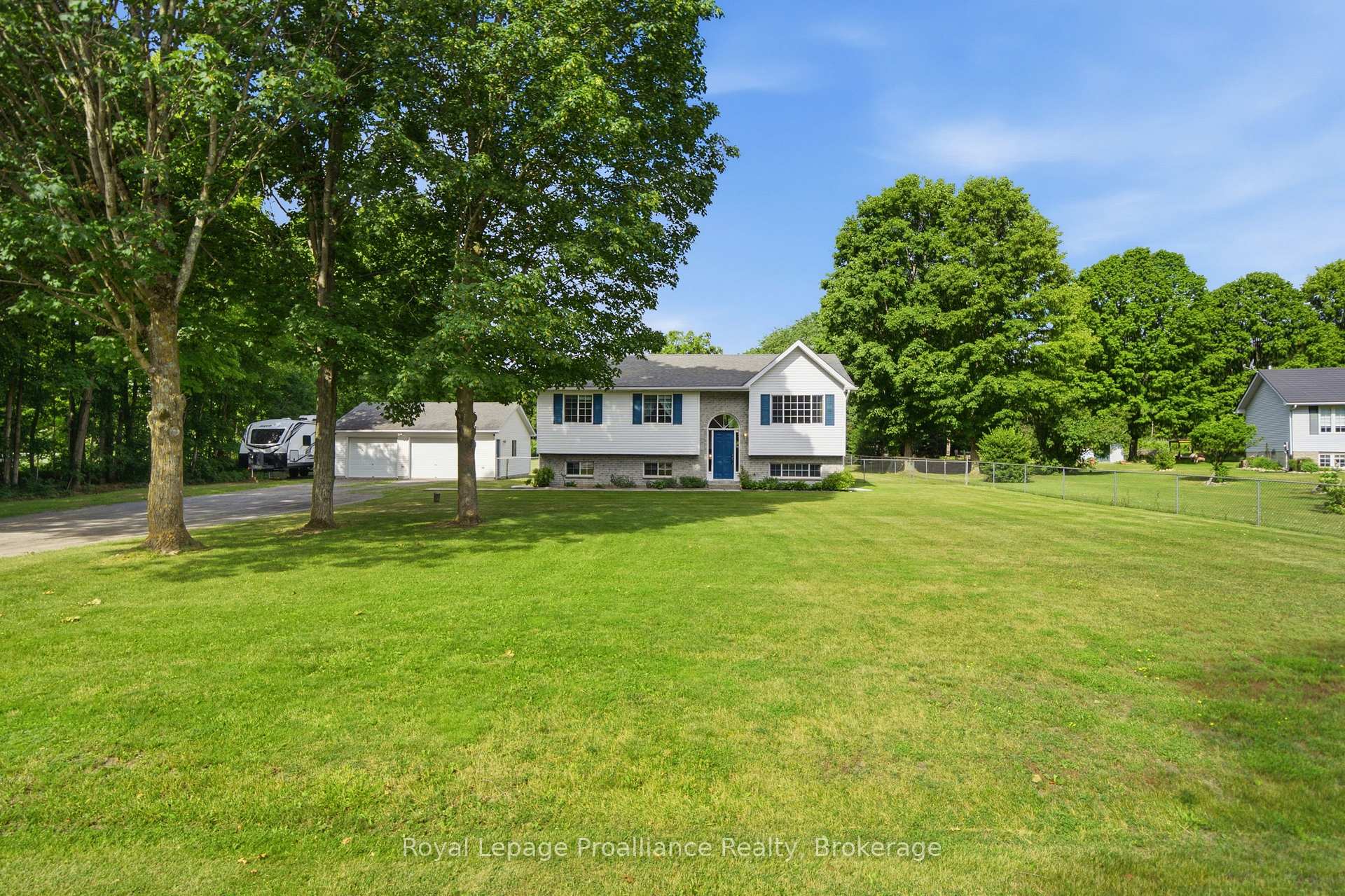 Photo 3 of 41 Bay Street, Belleville, Thurlow Ward — HOMEH