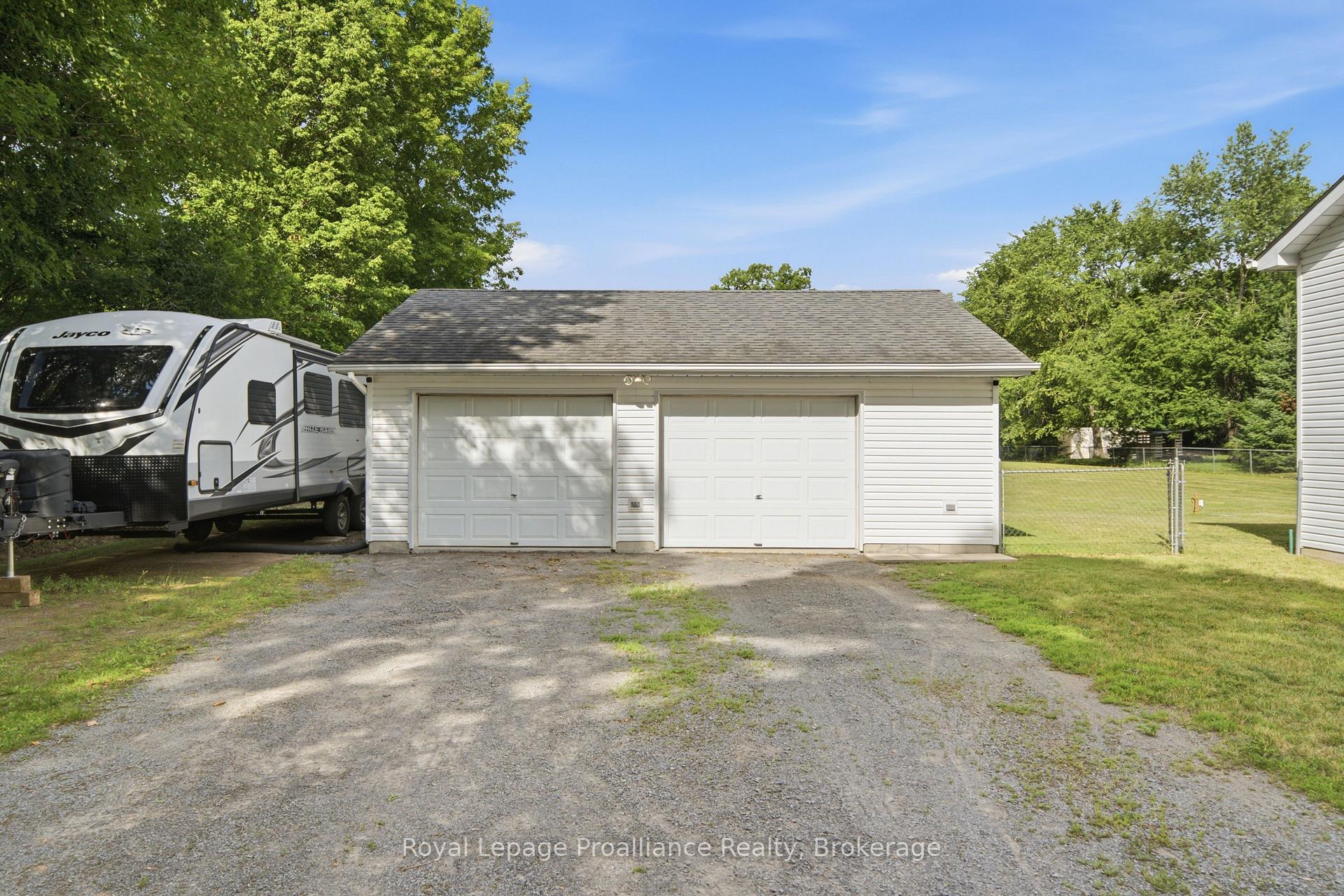 Photo 4 of 41 Bay Street, Belleville, Thurlow Ward — HOMEH