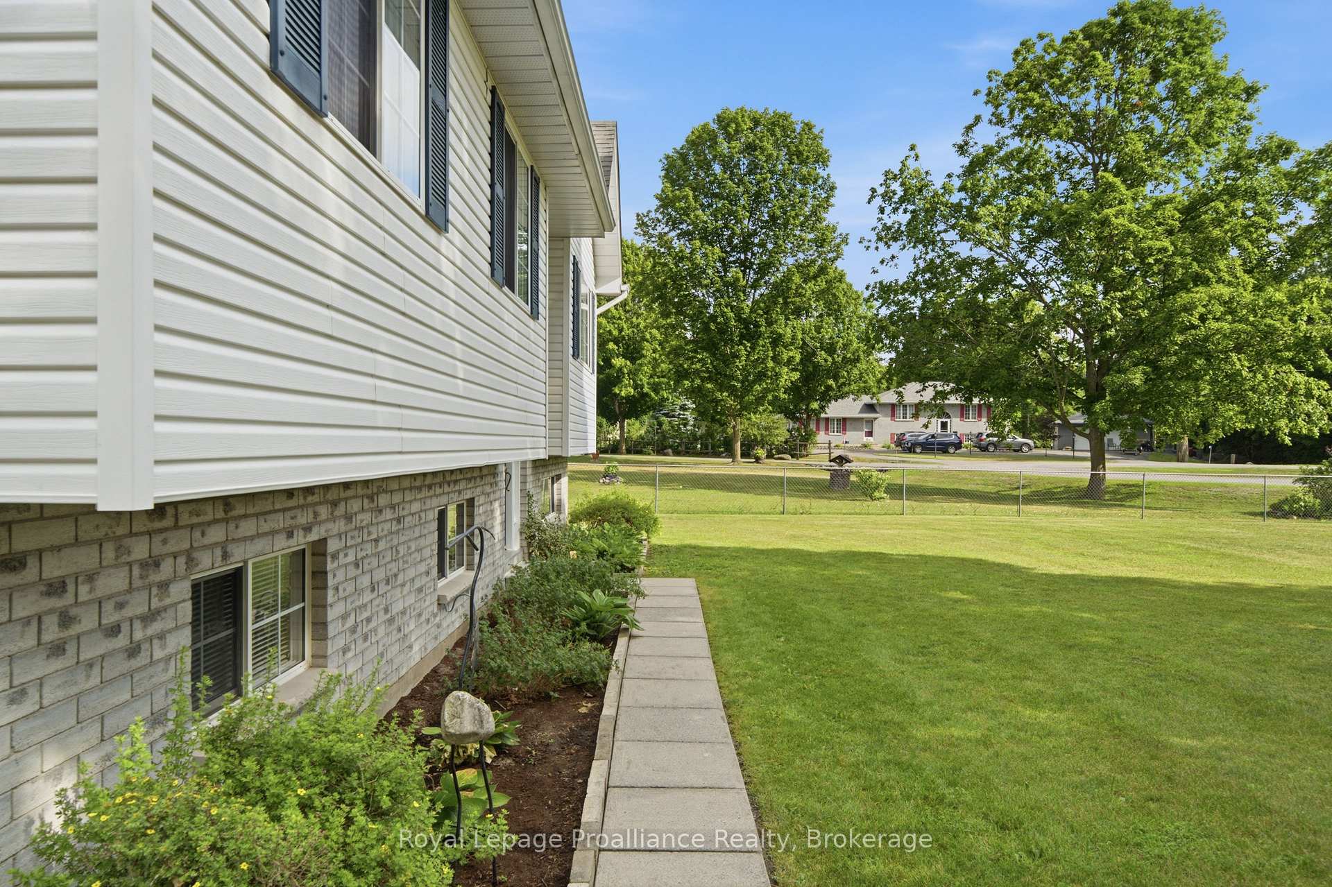 Photo 6 of 41 Bay Street, Belleville, Thurlow Ward — HOMEH