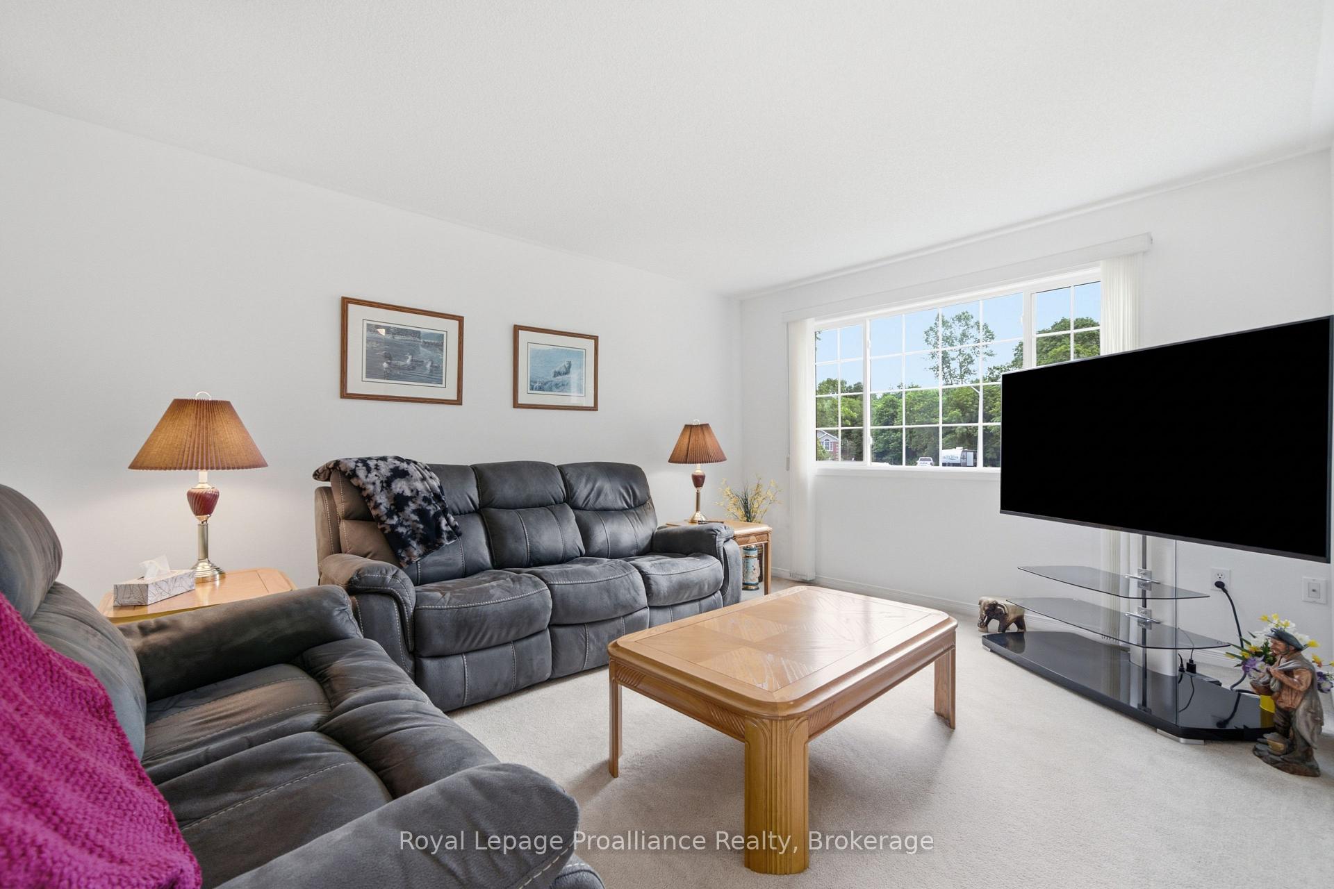 Photo 9 of 41 Bay Street, Belleville, Thurlow Ward — HOMEH
