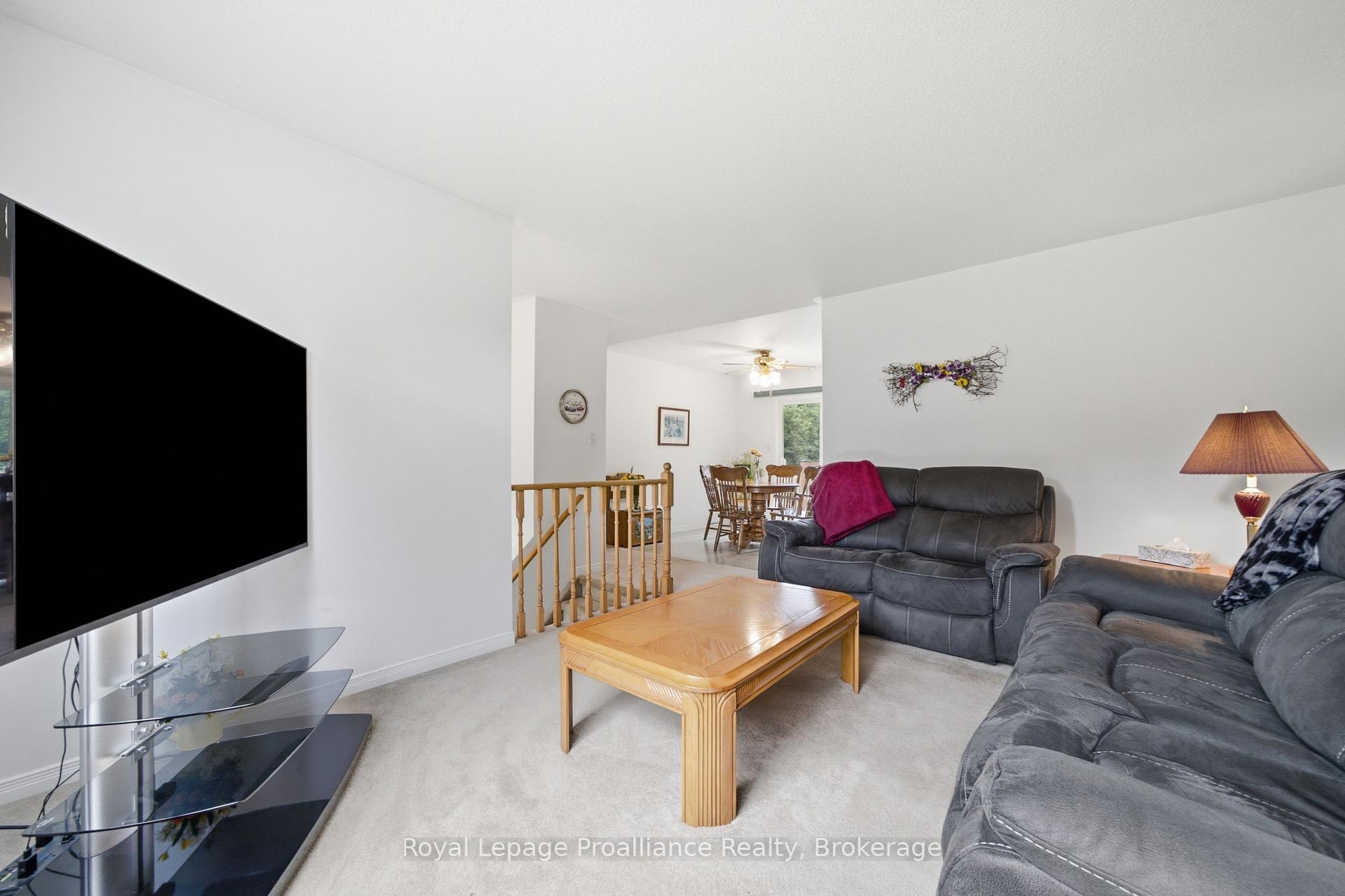 Photo 10 of 41 Bay Street, Belleville, Thurlow Ward — HOMEH