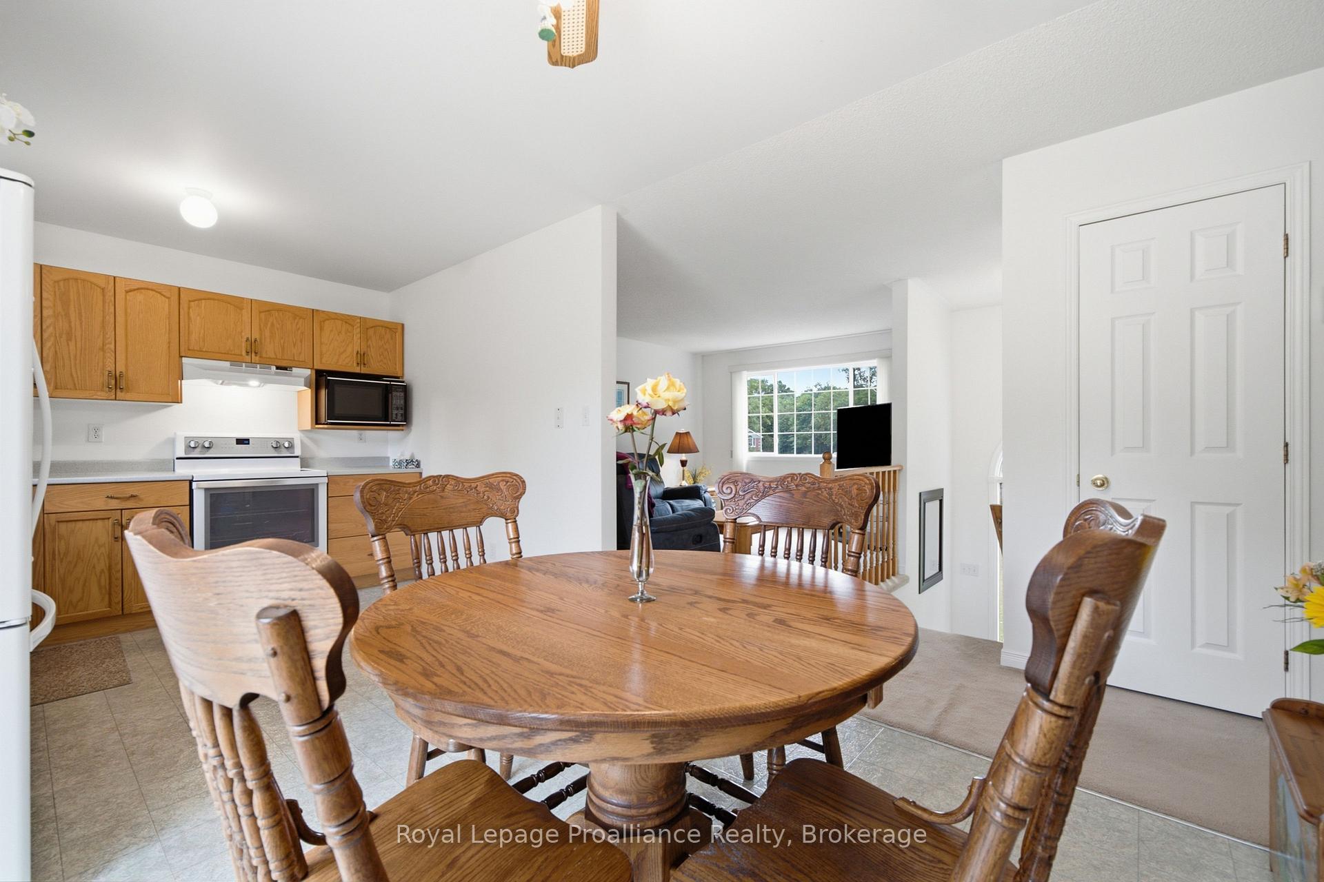 Photo 12 of 41 Bay Street, Belleville, Thurlow Ward — HOMEH