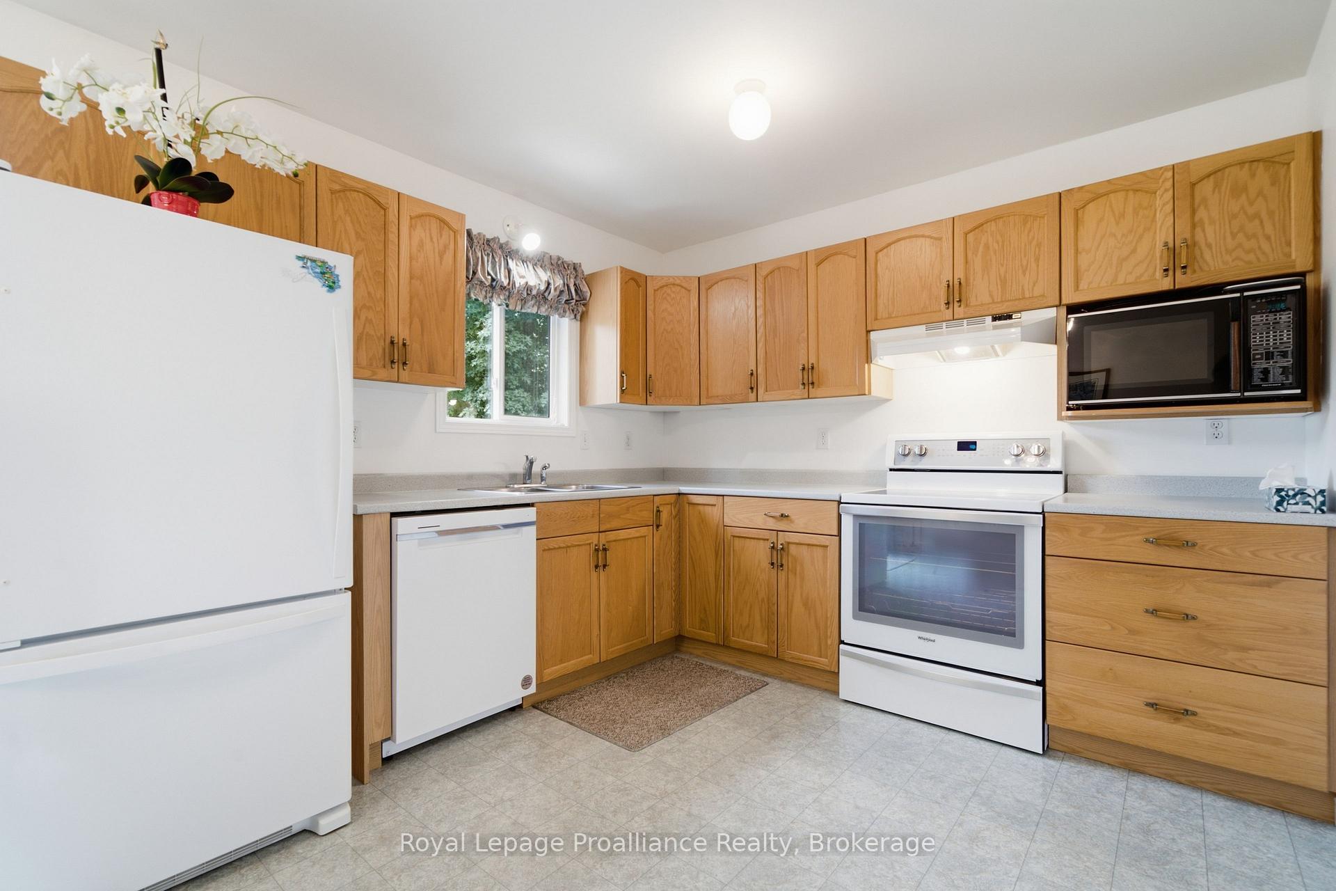 Photo 13 of 41 Bay Street, Belleville, Thurlow Ward — HOMEH