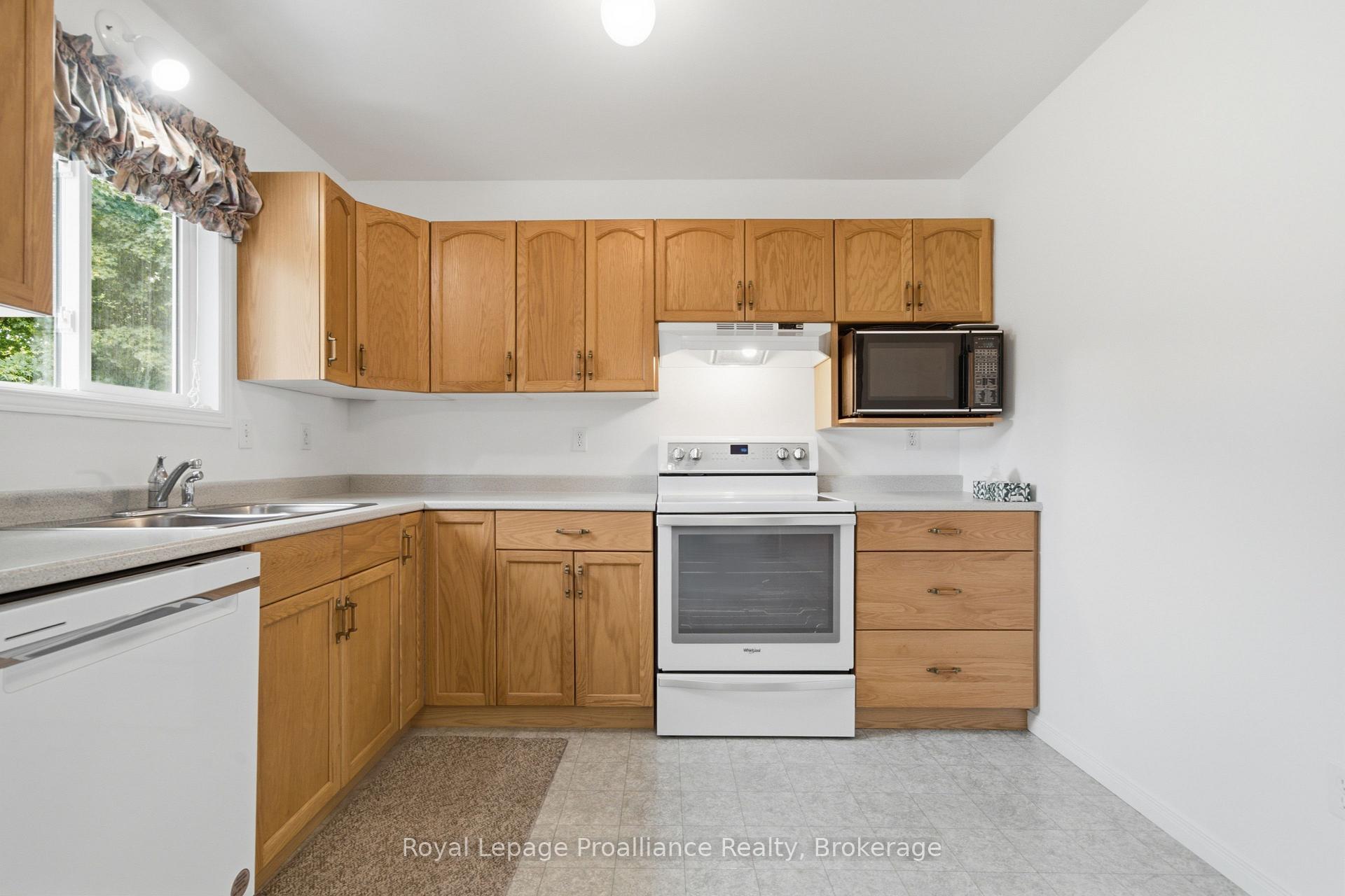 Photo 14 of 41 Bay Street, Belleville, Thurlow Ward — HOMEH