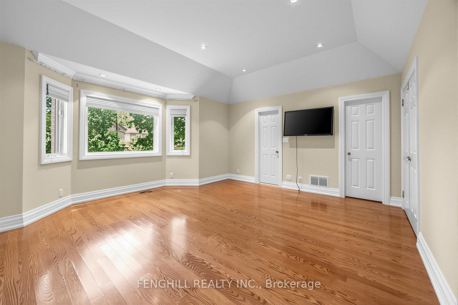 Photo 15 of 505 Cranbrooke Avenue, Toronto, Bedford Park-Nortown — HOMEH