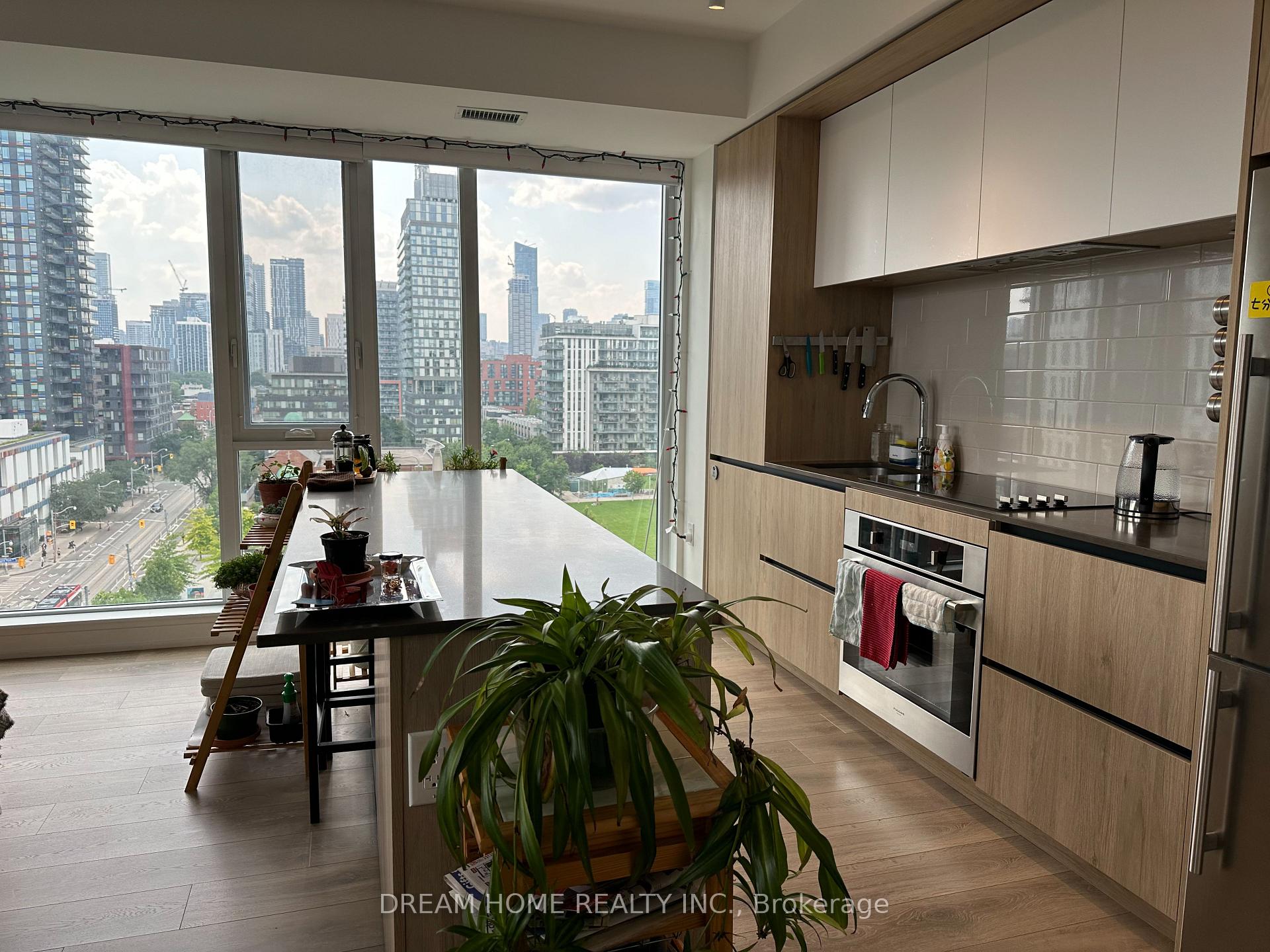 Photo 5 of Unit 905, 225 Sumach Street S, Toronto, Regent Park — HOMEH