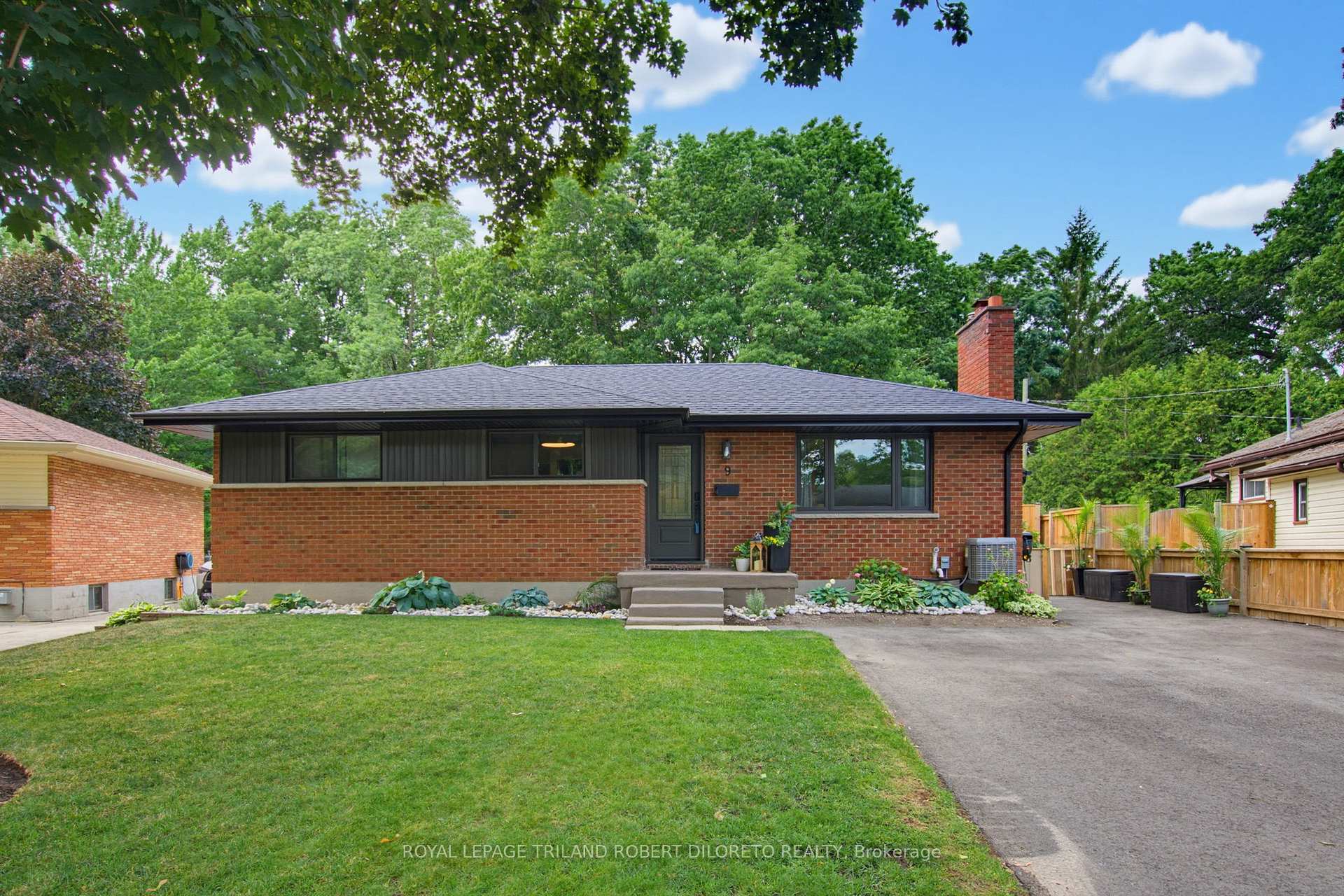 Photo 2 of 9 Strathcona Drive, London, East O — HOMEH