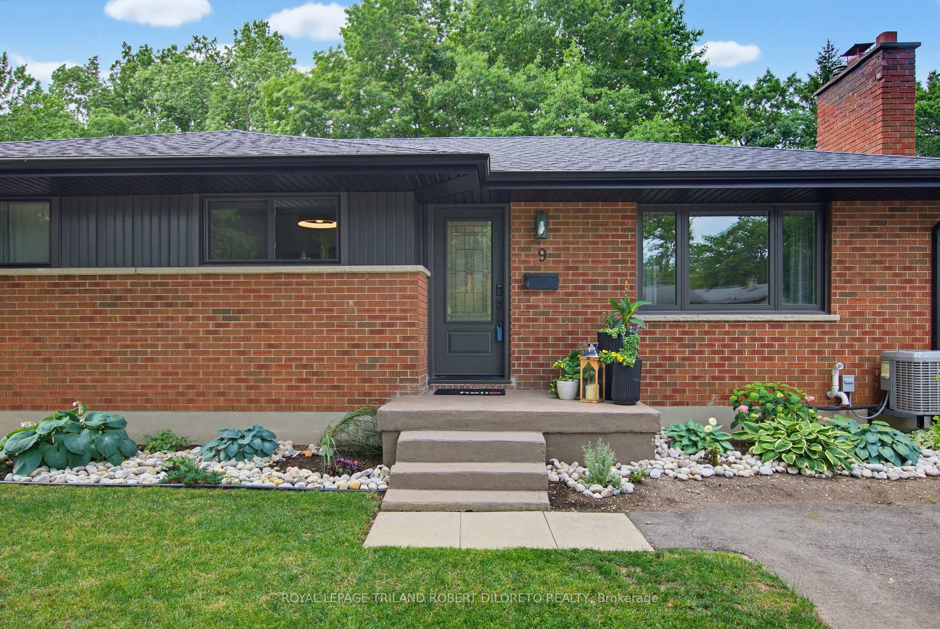 Photo 5 of 9 Strathcona Drive, London, East O — HOMEH