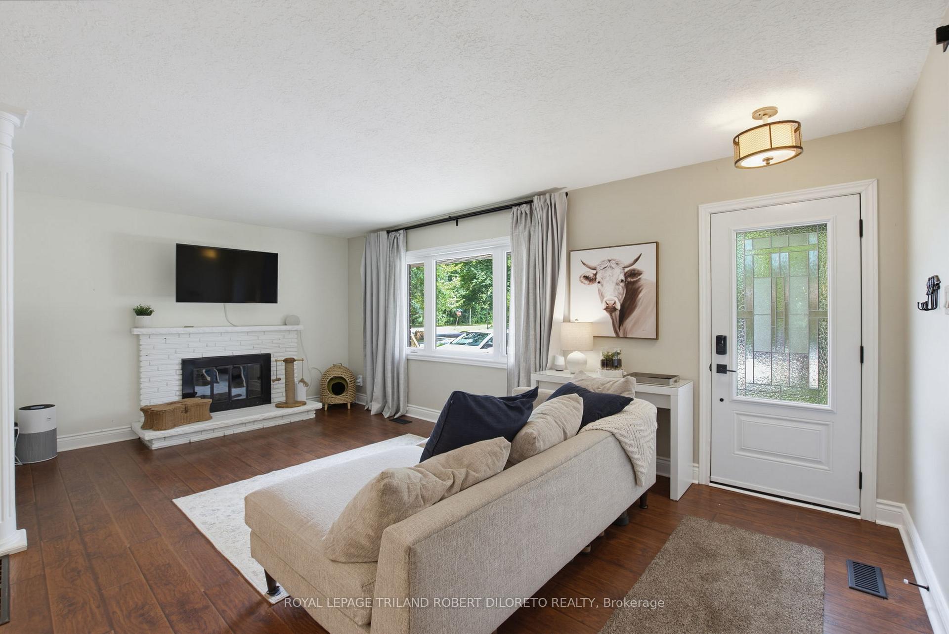Photo 6 of 9 Strathcona Drive, London, East O — HOMEH